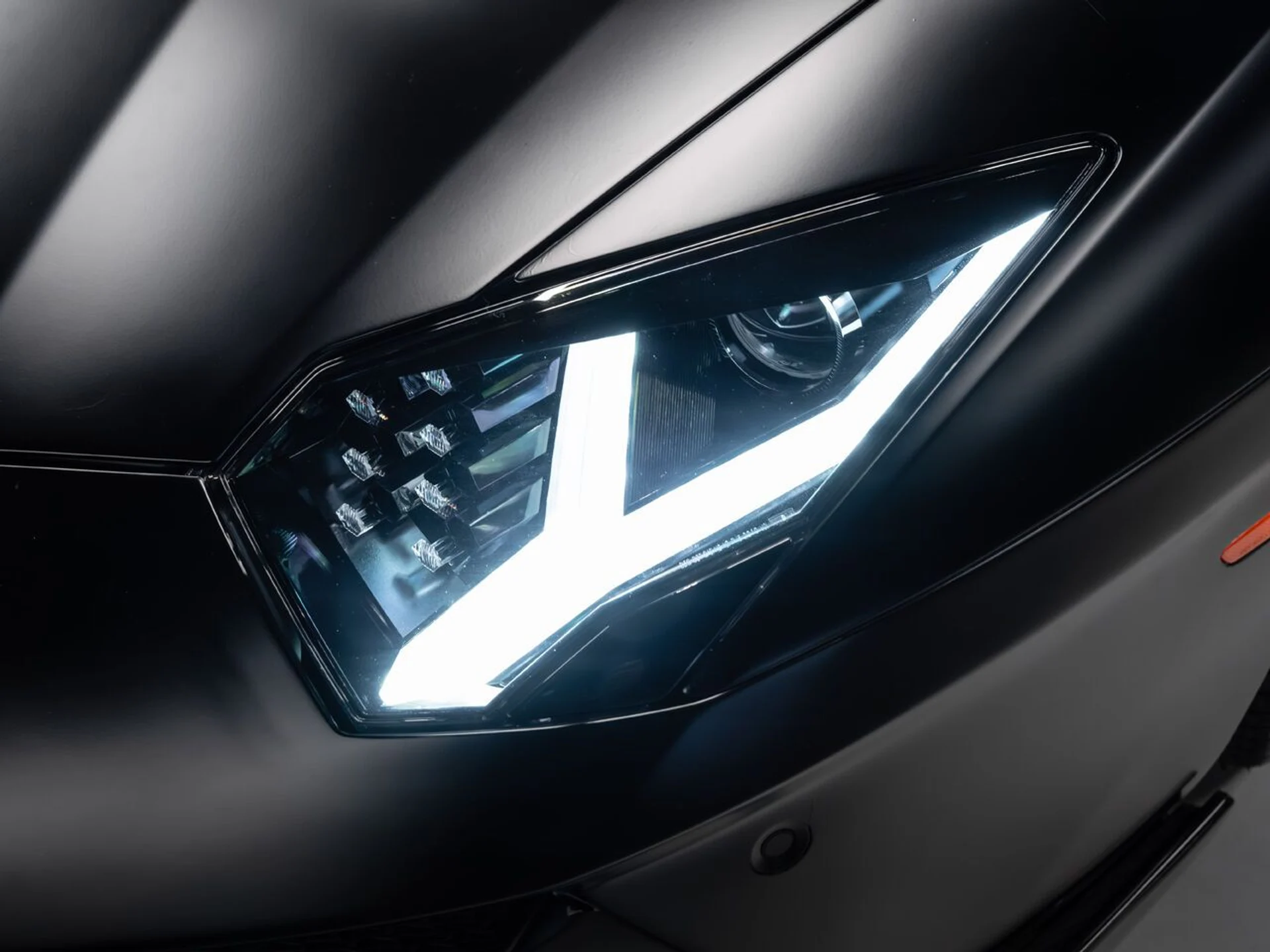 mph032_2078041951_lamborghini_aventador_2015_c098a76337