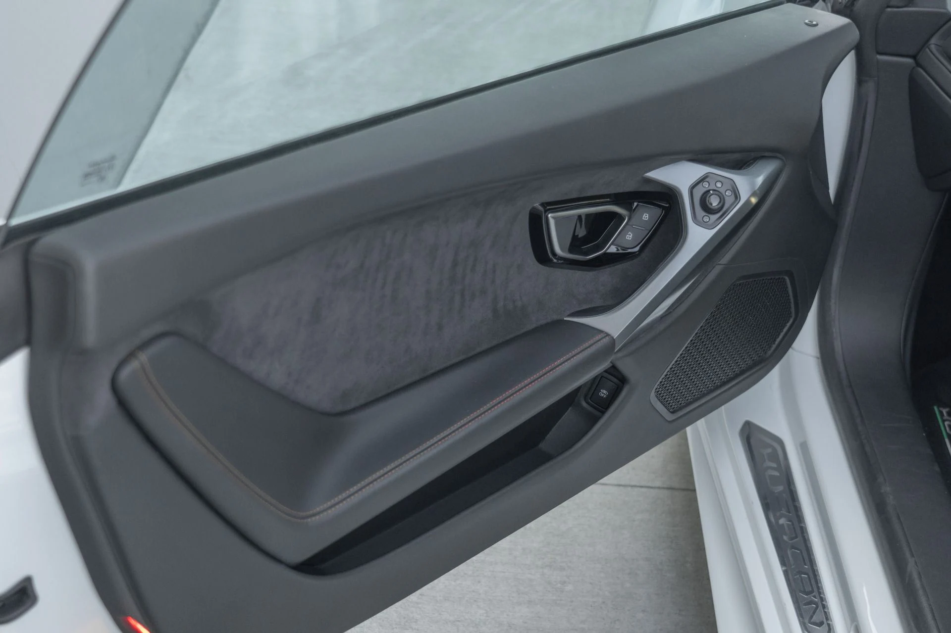 mph032_2080769903_Used_2015_Lamborghini_Huracan_LP_610_4_1761343879_83e3b0730e