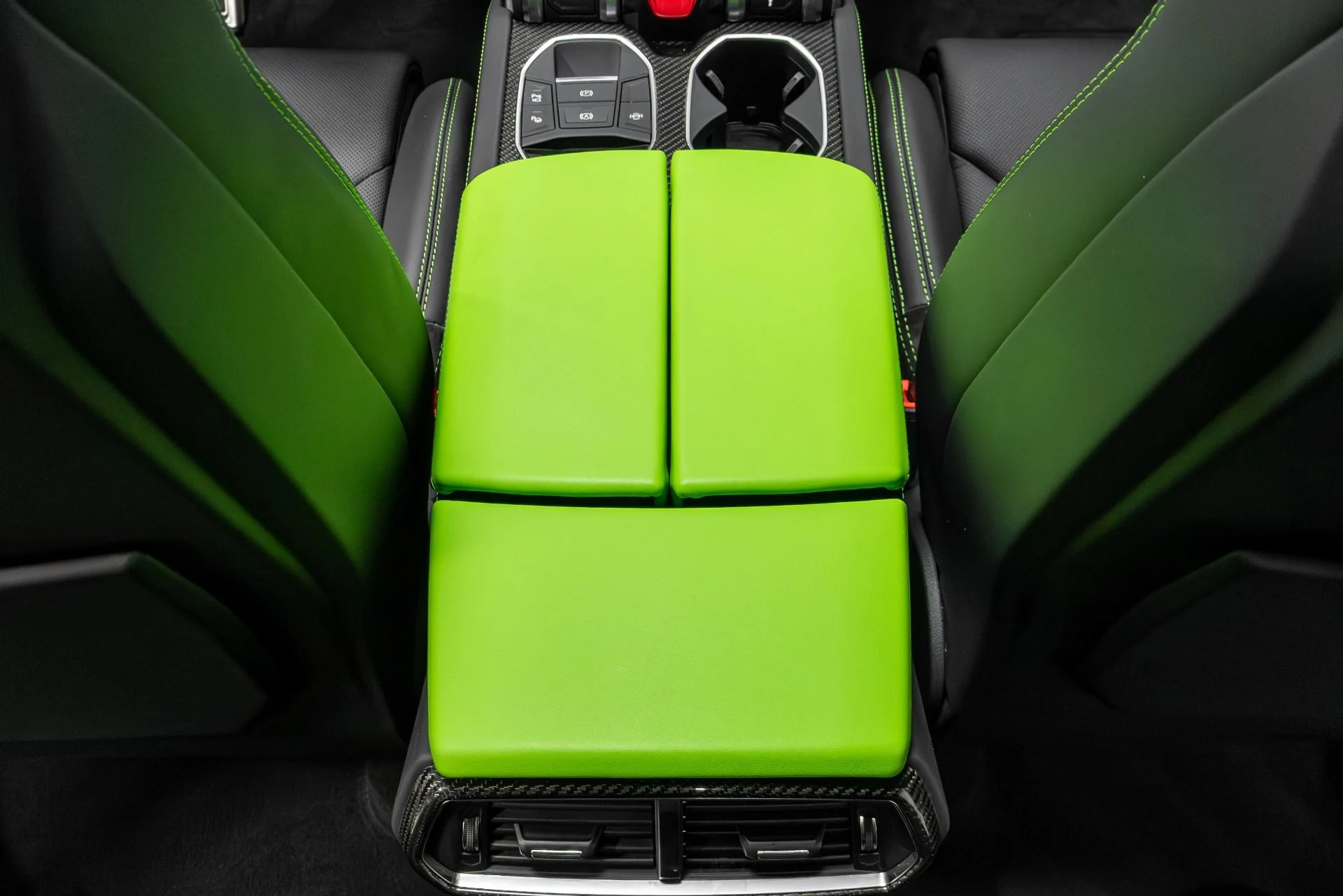 mph032_2086275959_Used_2022_Lamborghini_Urus_1771543126_01d0c98ffa