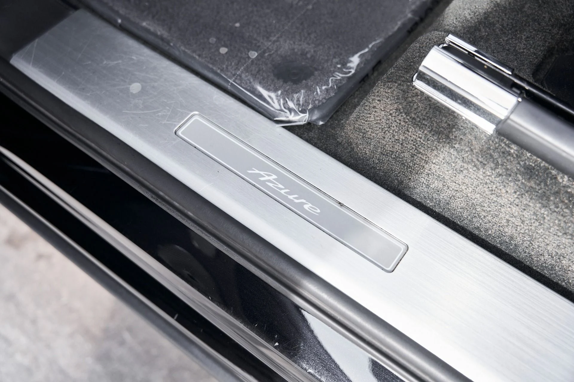 mph032_2088021390_Used_2023_Bentley_Bentayga_EWB_Azure_1769048641_3497f6504e