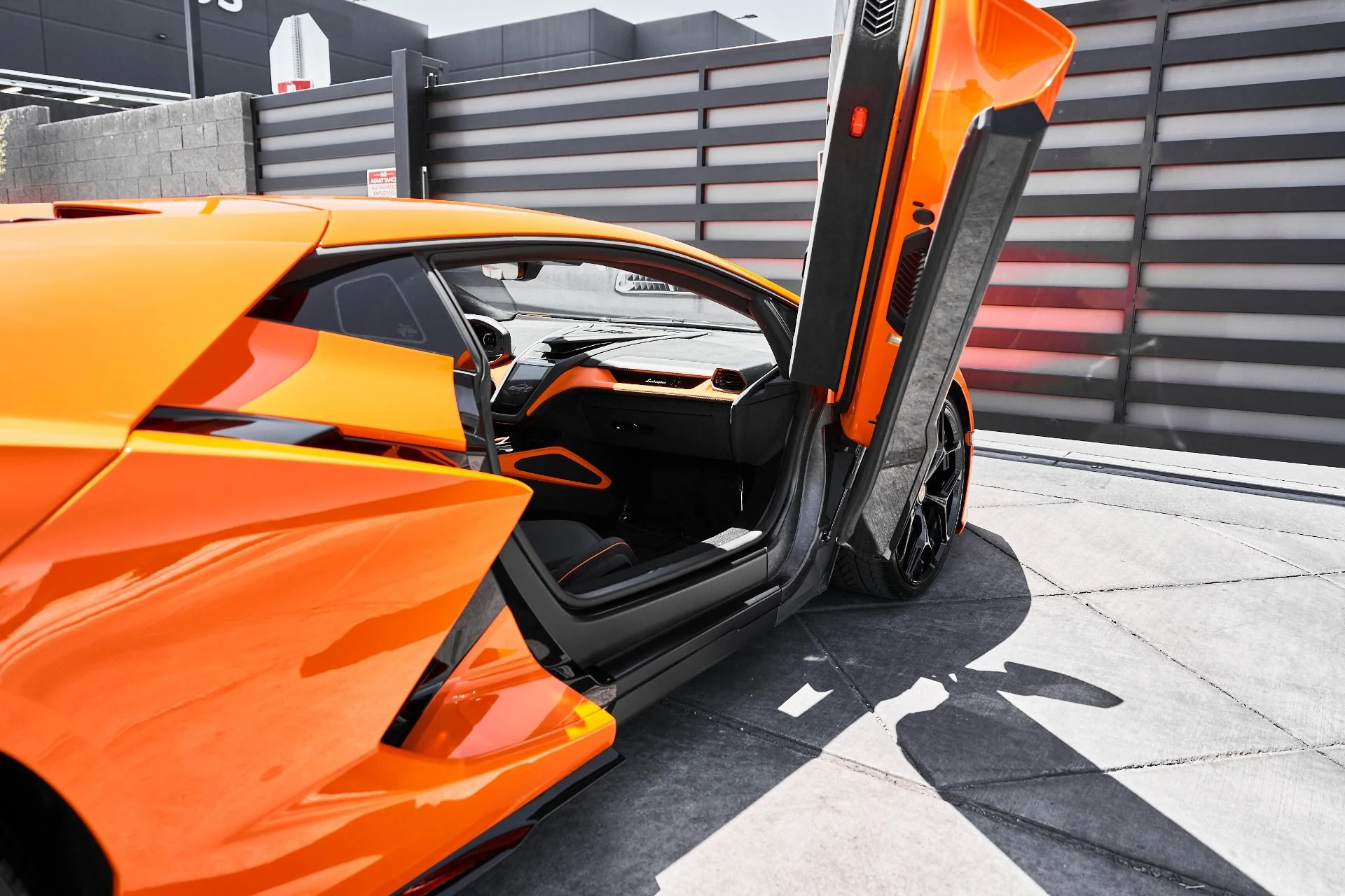 mph032_2090394962_Used_2024_Lamborghini_Revuelto_Base_1777394312_d14687ecd5