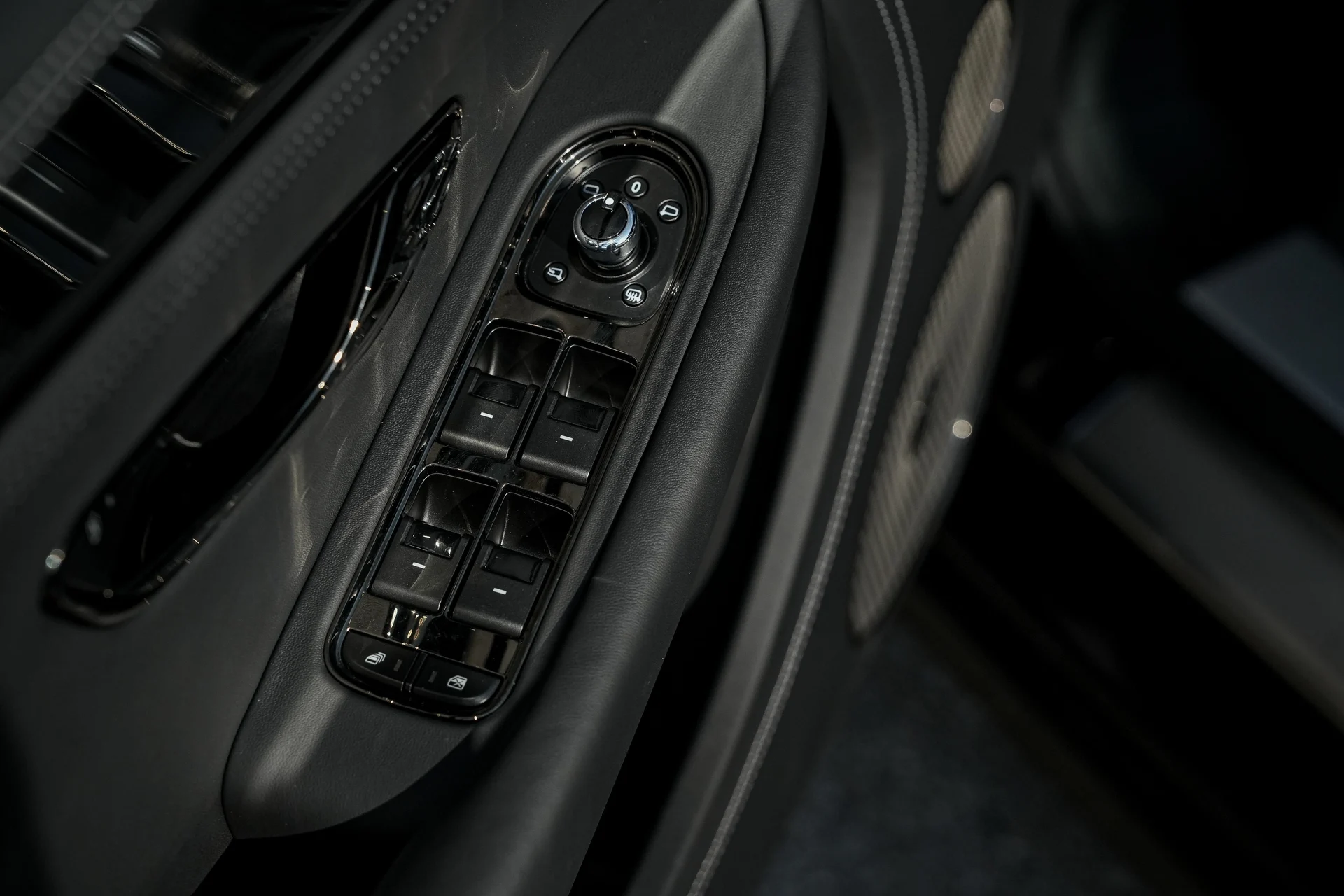 mph032_2091763579_Hi_Tech_Luxury_Imports_LLC_SCBCP_2_ZG_5_TC_023736_image_32_666d000156