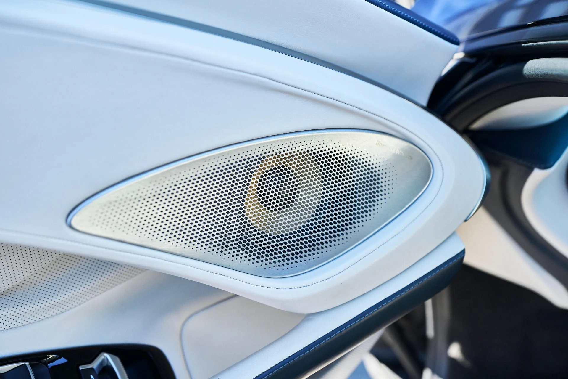 mph032_2093933941_Used_2022_Mc_Laren_GT_Base_1765245112_206f810541