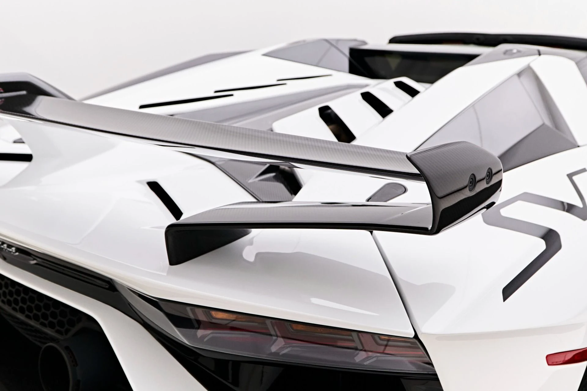 mph032_2094931465_Used_2021_Lamborghini_Aventador_SVJ_Base_1722739728_386782d476