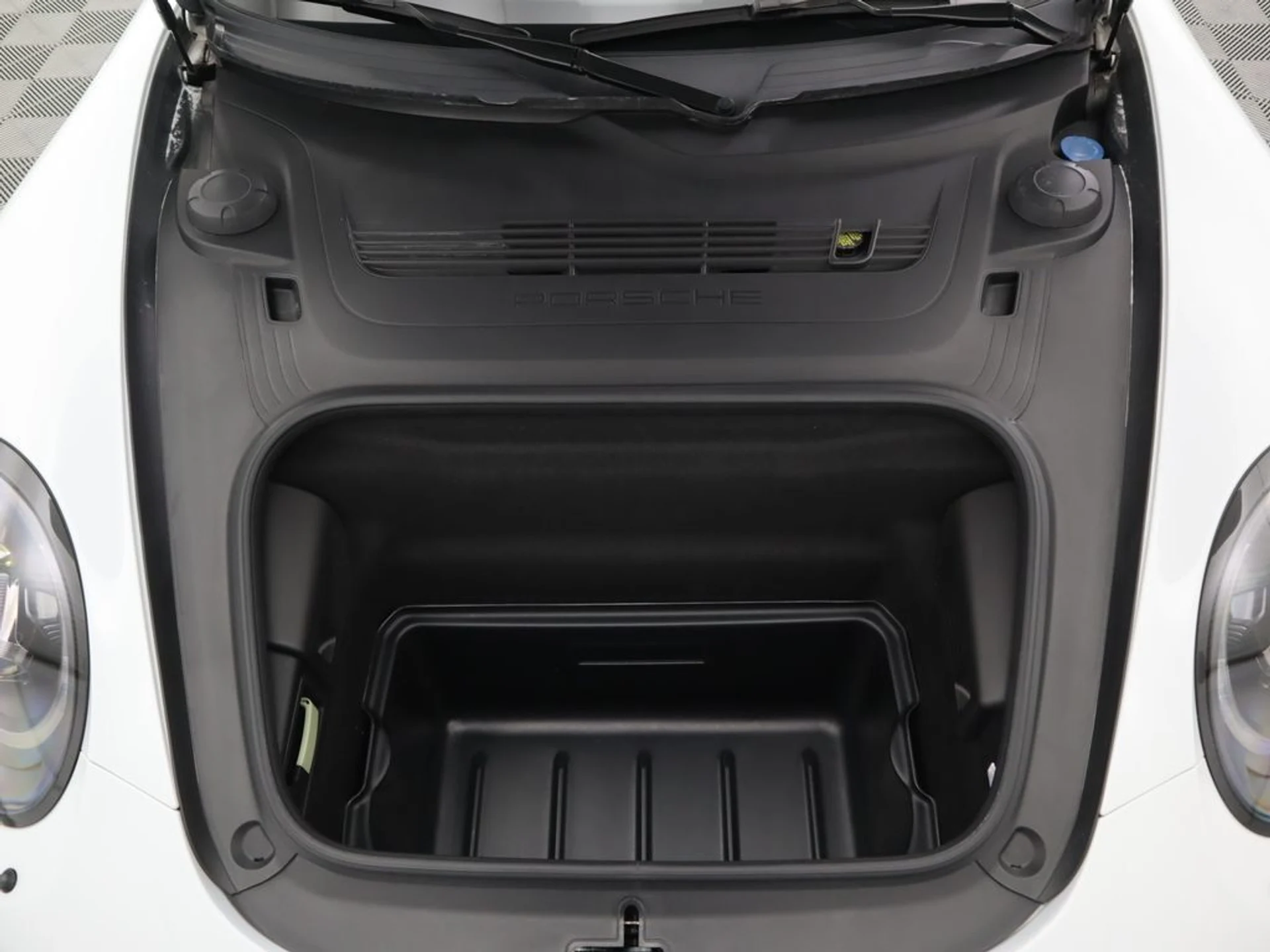 mph032_2099643263_used_2018_porsche_911_carrera4gtscabriolet_8119_22948233_33_1024_e2be19e1be