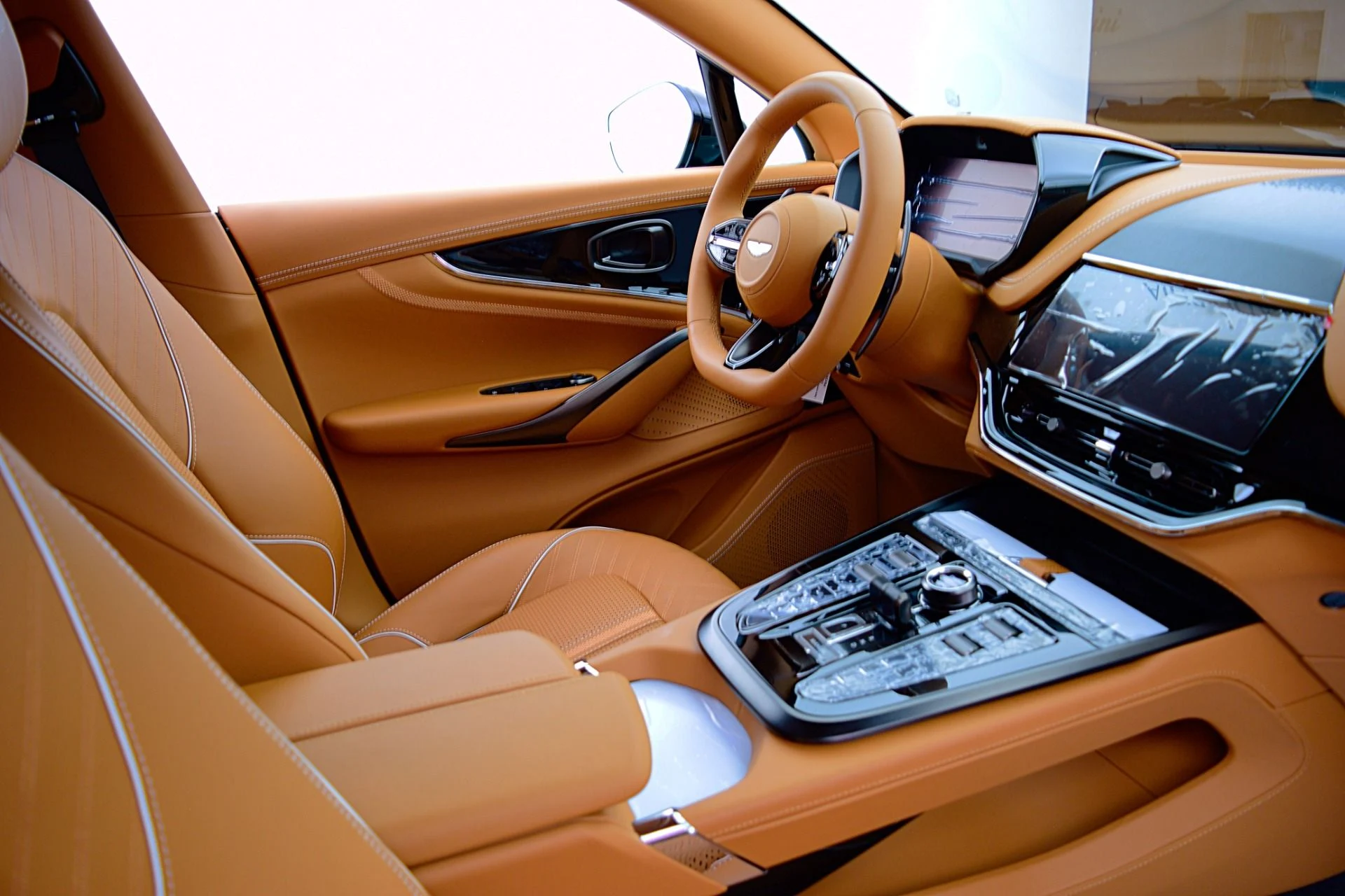 mph032_2099877735_New_2025_Aston_Martin_DBX_707_7777071e7d