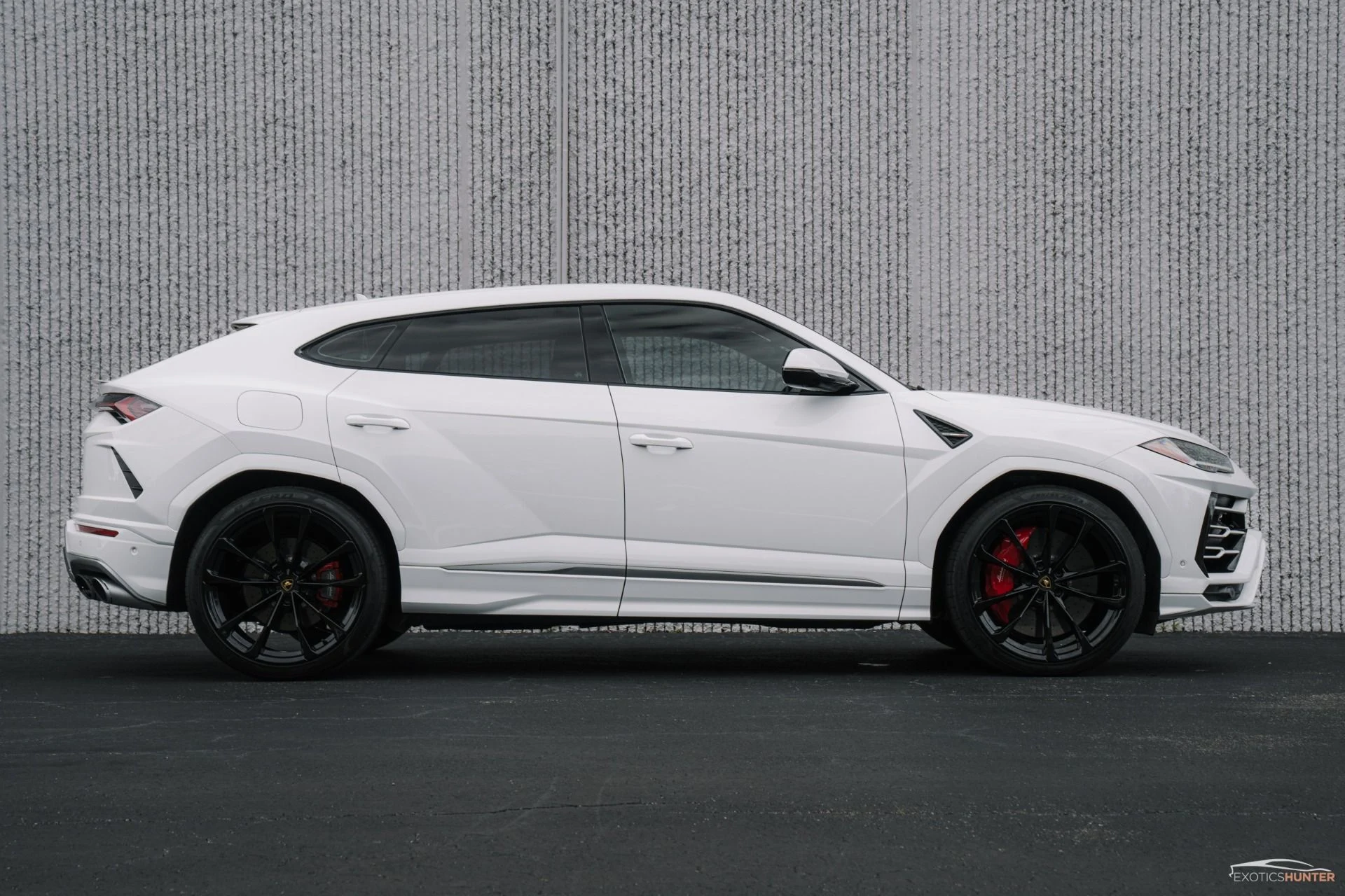 mph032_2102975855_Used_2021_Lamborghini_Urus_1762814972_9e0a5e4e3d