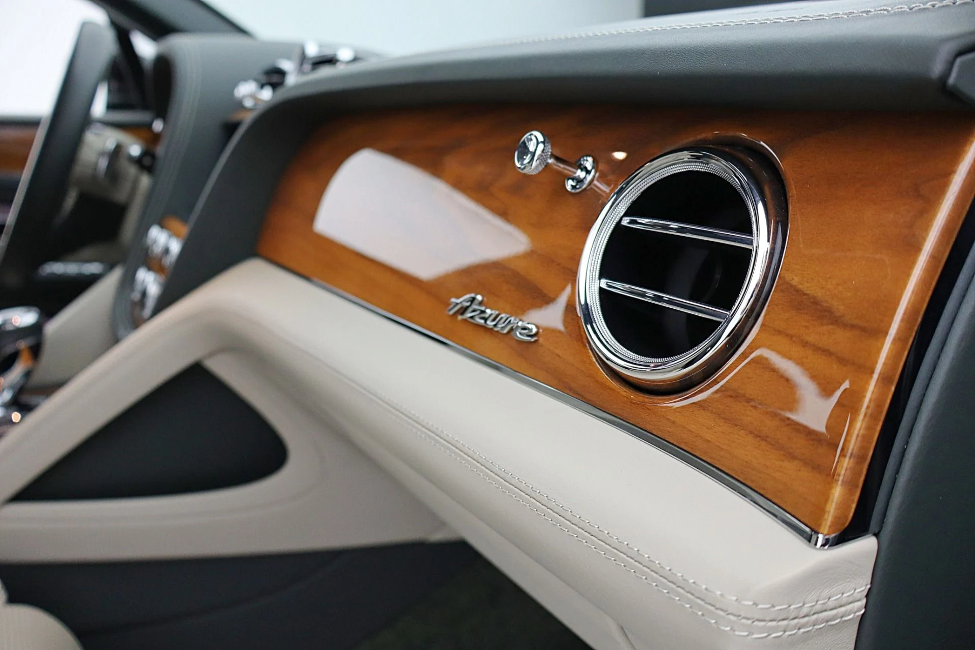 mph032_2107830627_Used_2023_Bentley_Bentayga_Azure_V8_430b526390