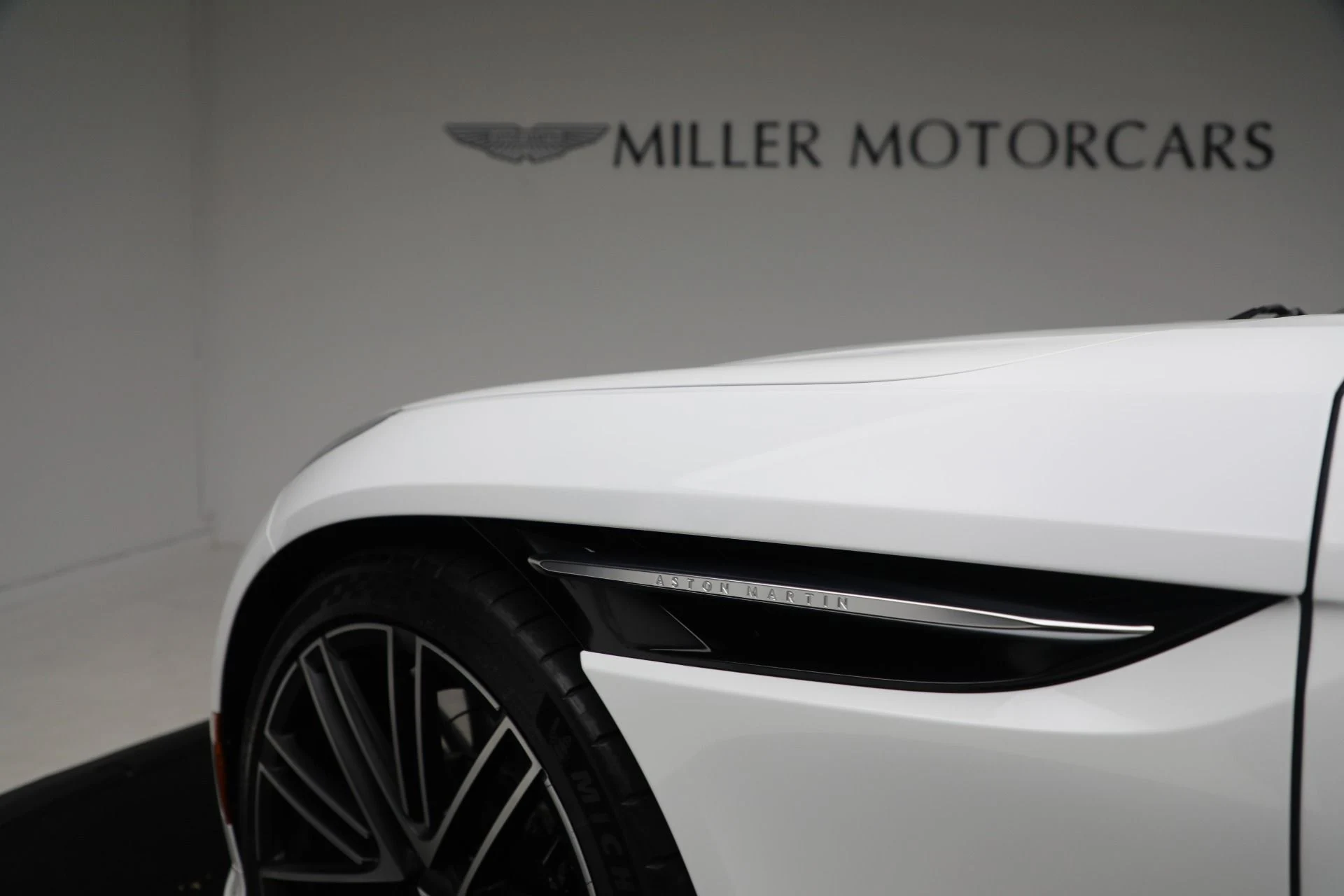 mph032_210946976_Used_2024_Aston_Martin_DB_12_Volante_c5c12b0f35
