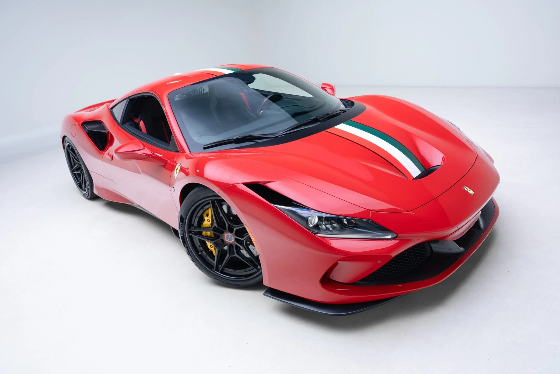 mph032_2113996276_Used_2021_Ferrari_F8_Tributo_1779466179_cab74f4331