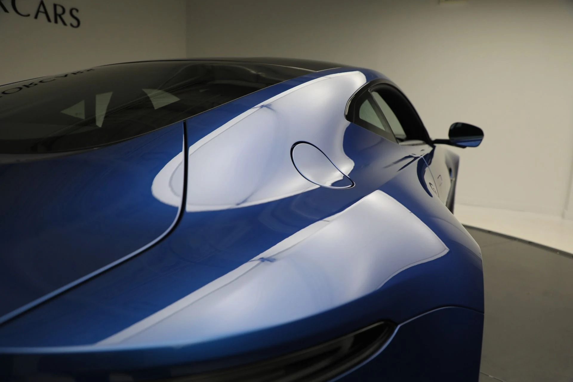 mph032_2125552824_Used_2025_Aston_Martin_Vantage_1744376582_e3919334fb