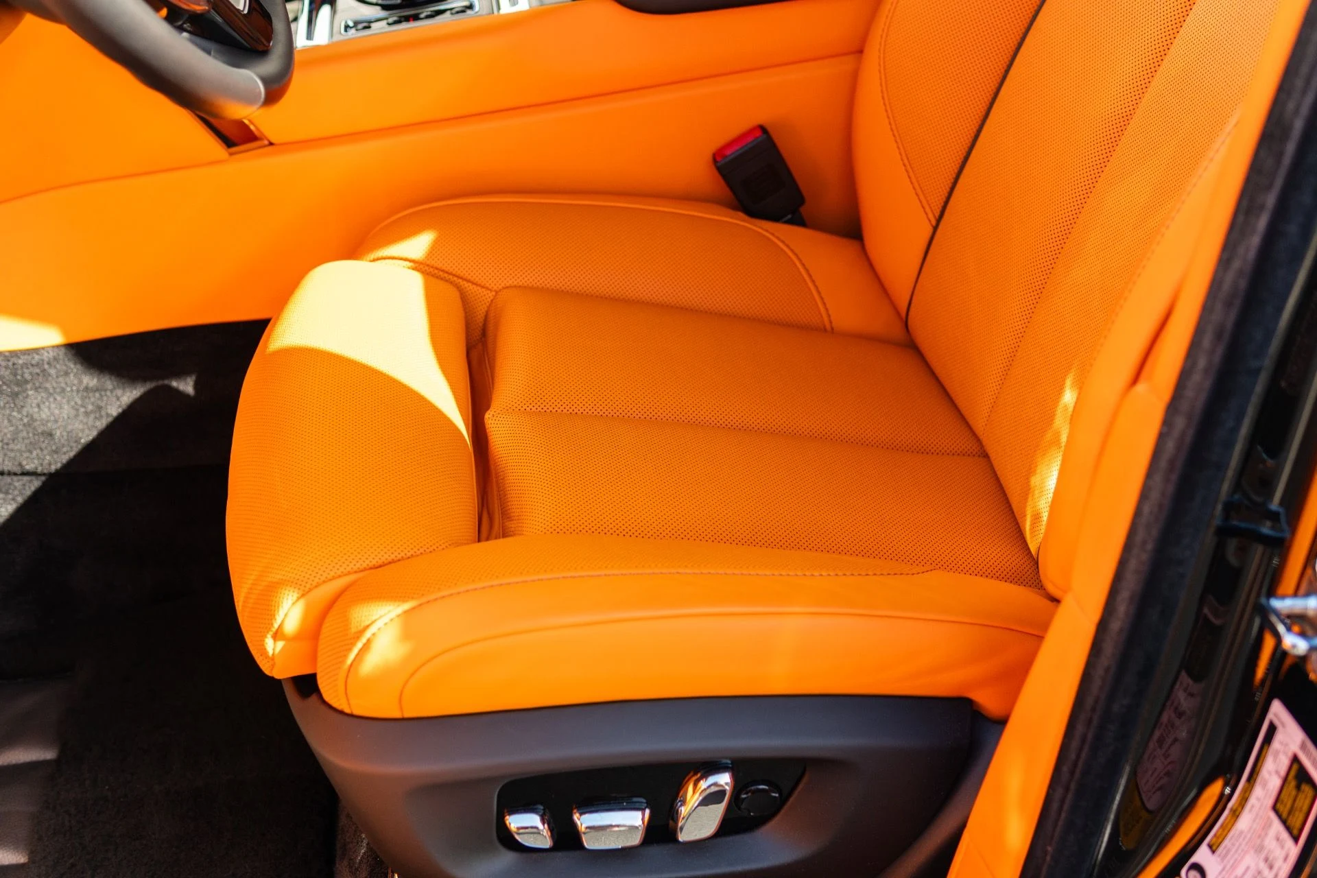 mph032_2136596520_Used_2019_Rolls_Royce_Cullinan_1769627245_dfcd805c96