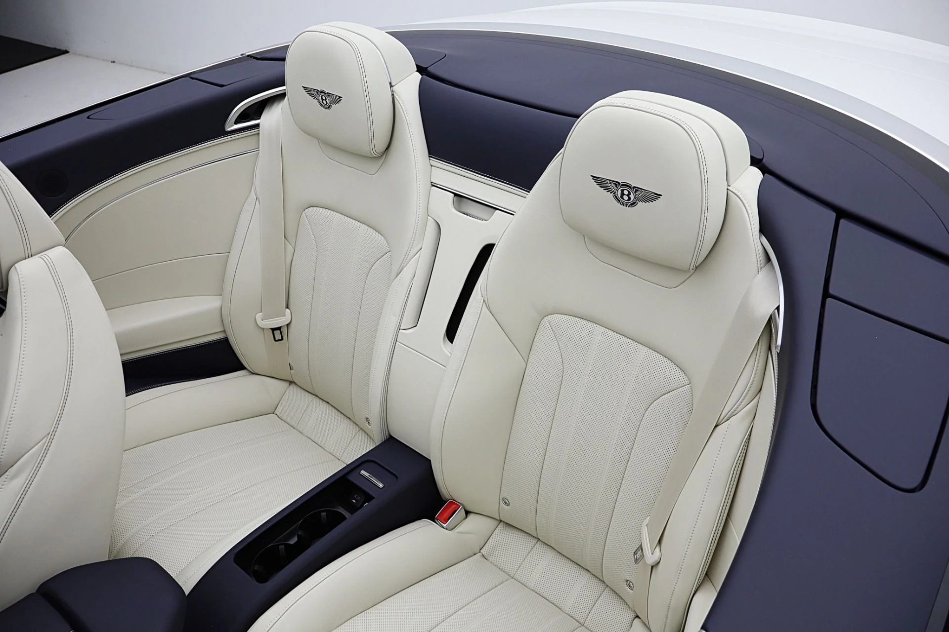 mph032_2139548474_New_2026_Bentley_Continental_GTC_9624b0769f