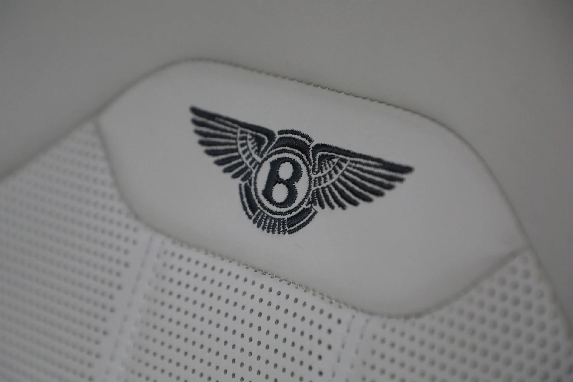 mph032_2142245106_Used_2023_Bentley_Bentayga_V8_1770421584_880c1301eb