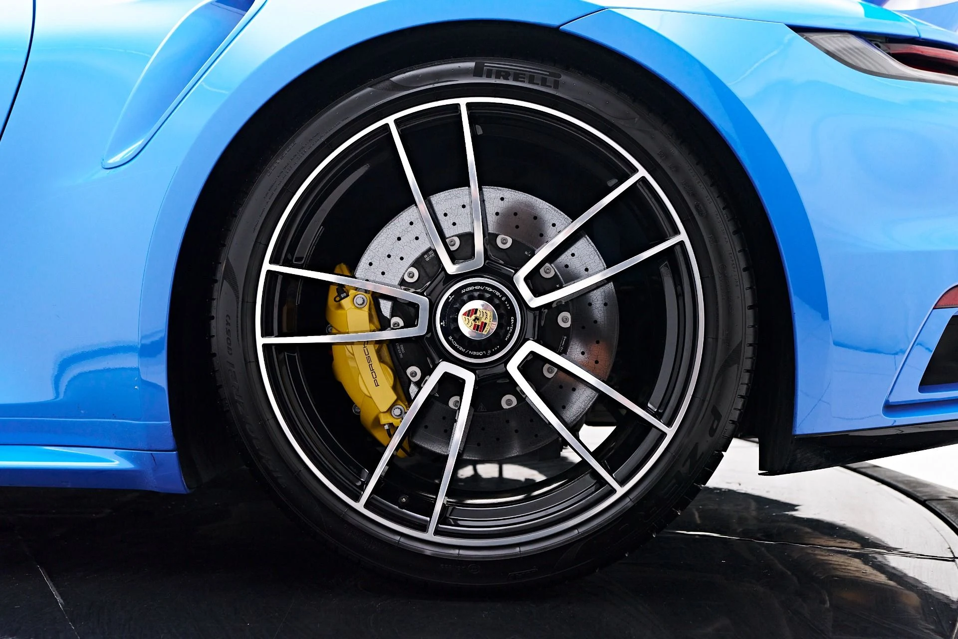 mph032_2166003823_Used_2023_Porsche_911_Turbo_S_1755219386_877114e1b9