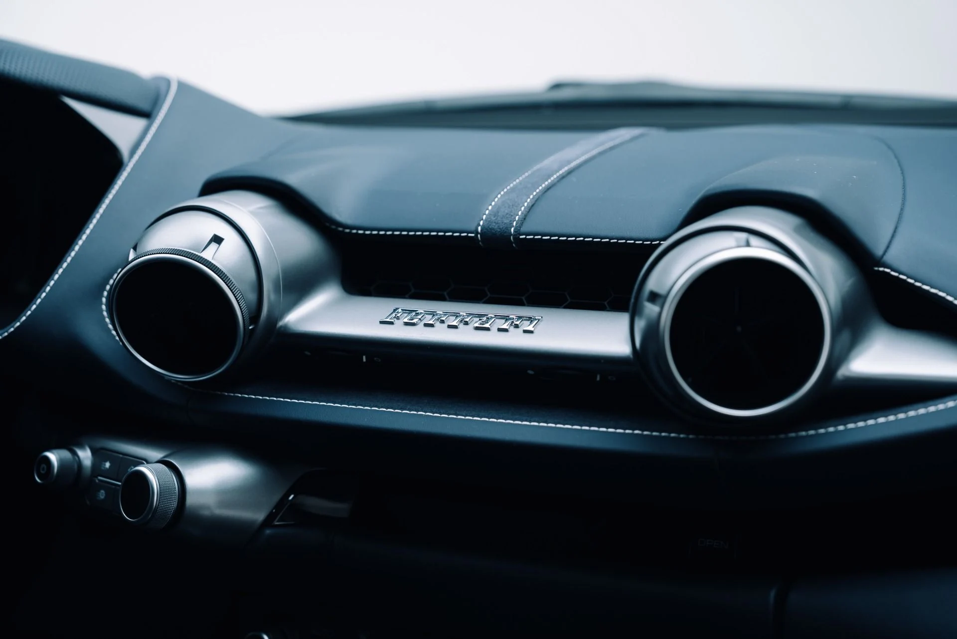 mph032_2172277853_Used_2019_Ferrari_812_Superfast_1762893591_8b4921bc3a