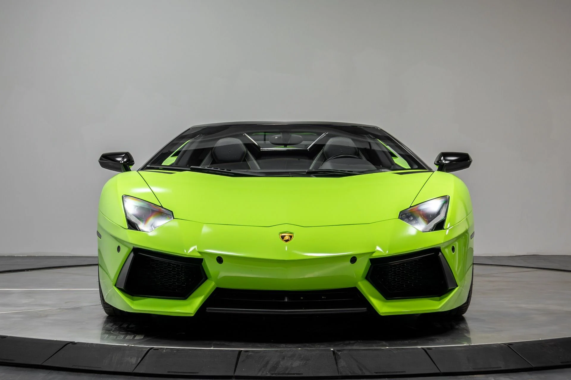 mph032_217416783_Used_2015_Lamborghini_Aventador_1764723845_96767ea08b