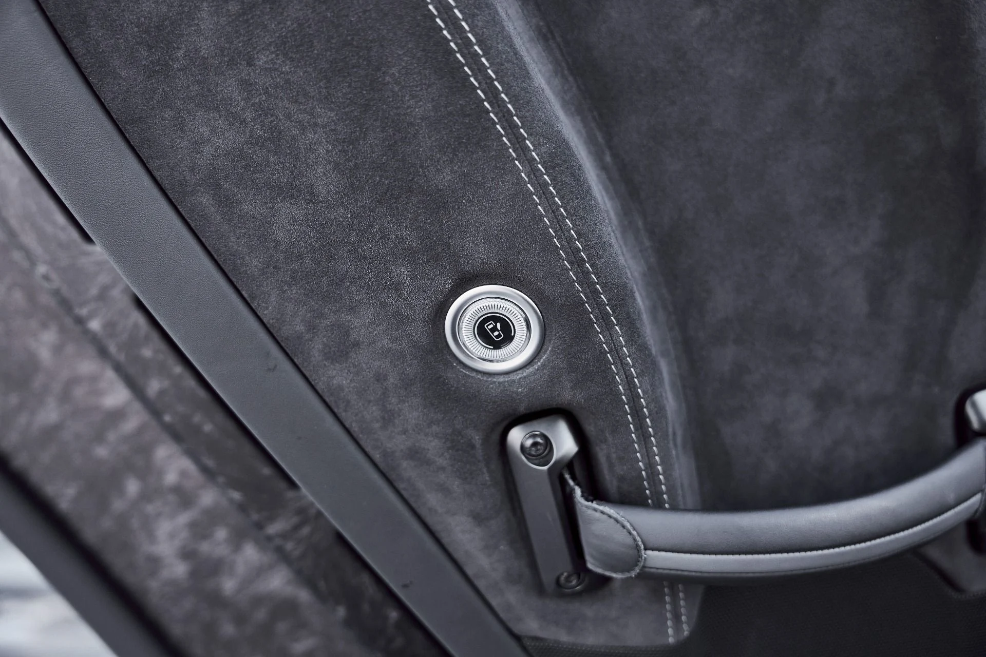 mph032_2176101343_Used_2024_Maserati_MC_20_1771382134_1e09745cdf