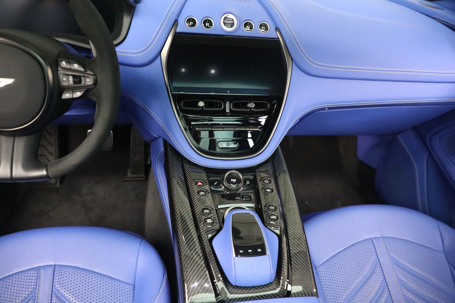 mph032_2177845743_Used_2024_Aston_Martin_DBX_707_1761409513_4607c1e8aa