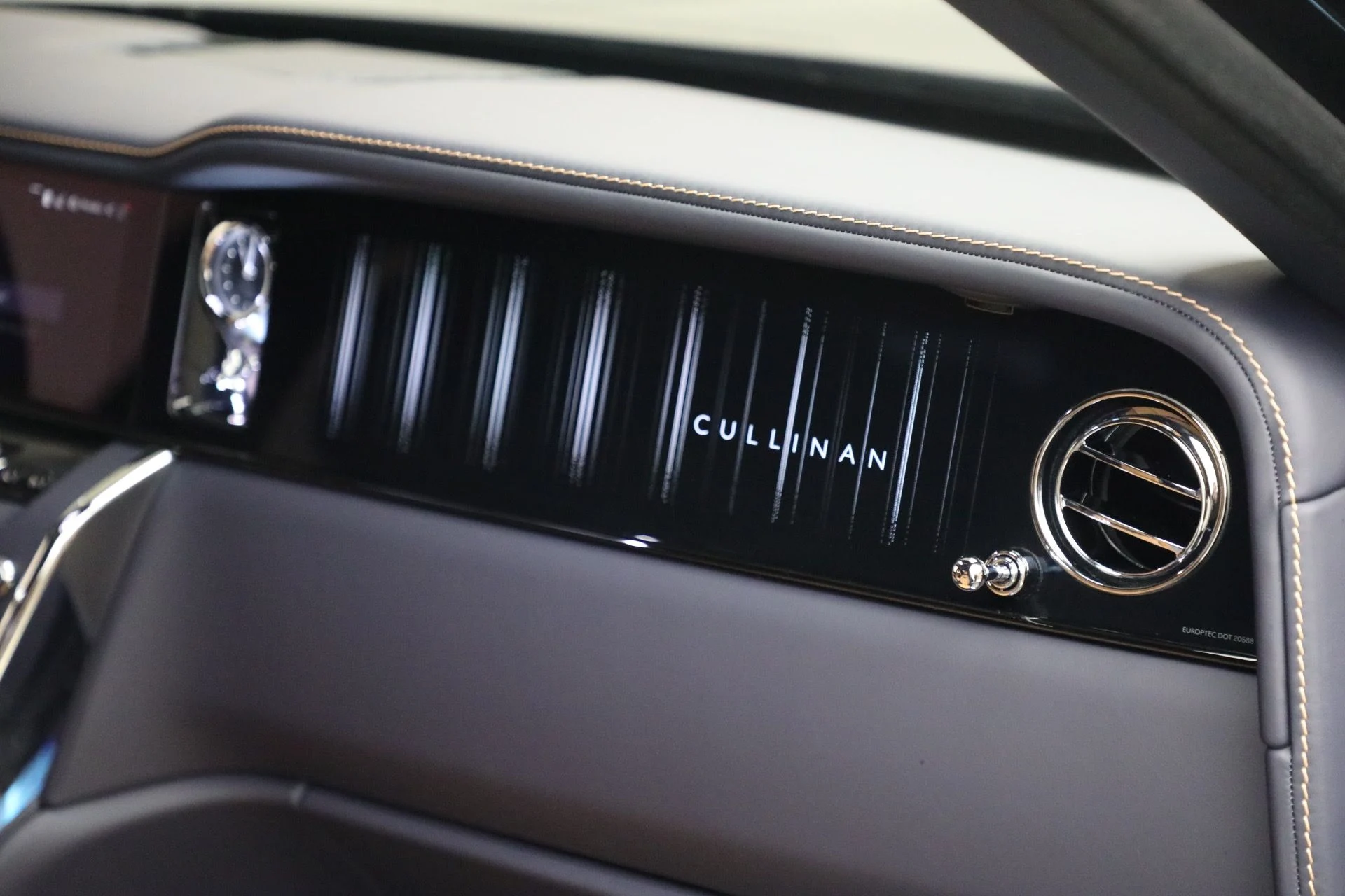 mph032_2186148605_New_2026_Rolls_Royce_Cullinan_f9841b14ae