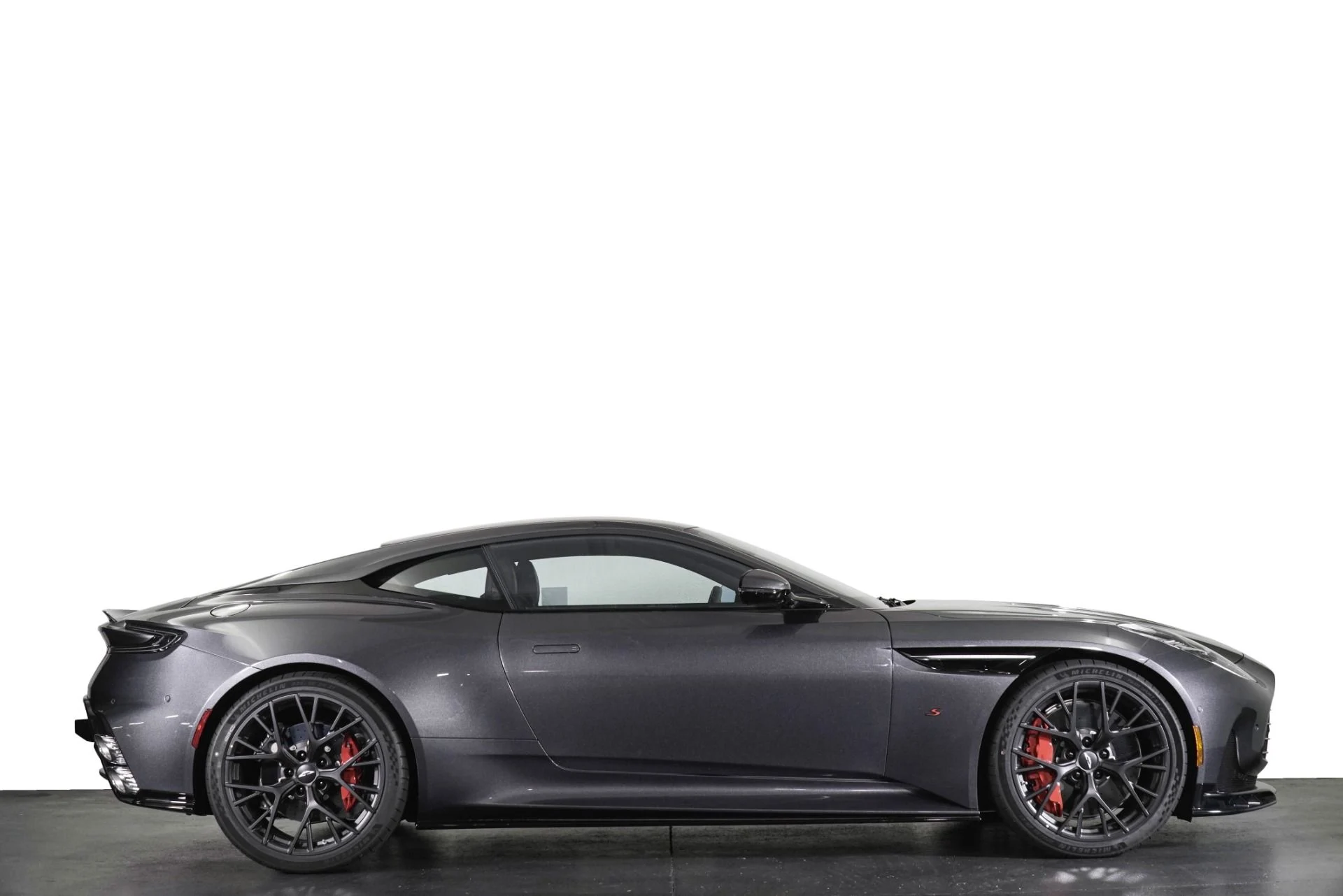 mph032_2191396145_New_2026_Aston_Martin_DB_12_1789055156_5c2809af12