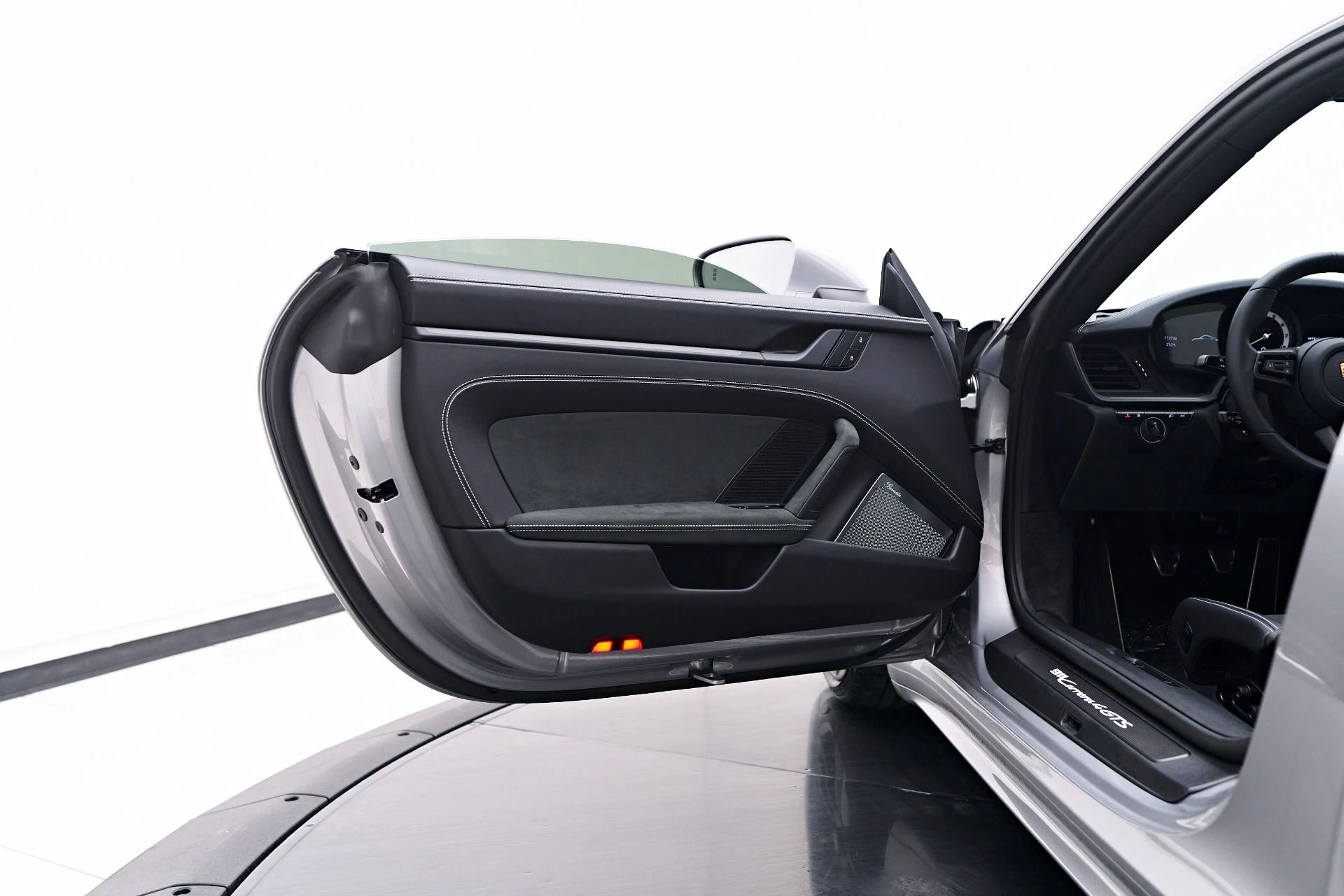 mph032_2195855411_Used_2024_Porsche_911_Carrera_4_GTS_1753409003_0d25b6c718