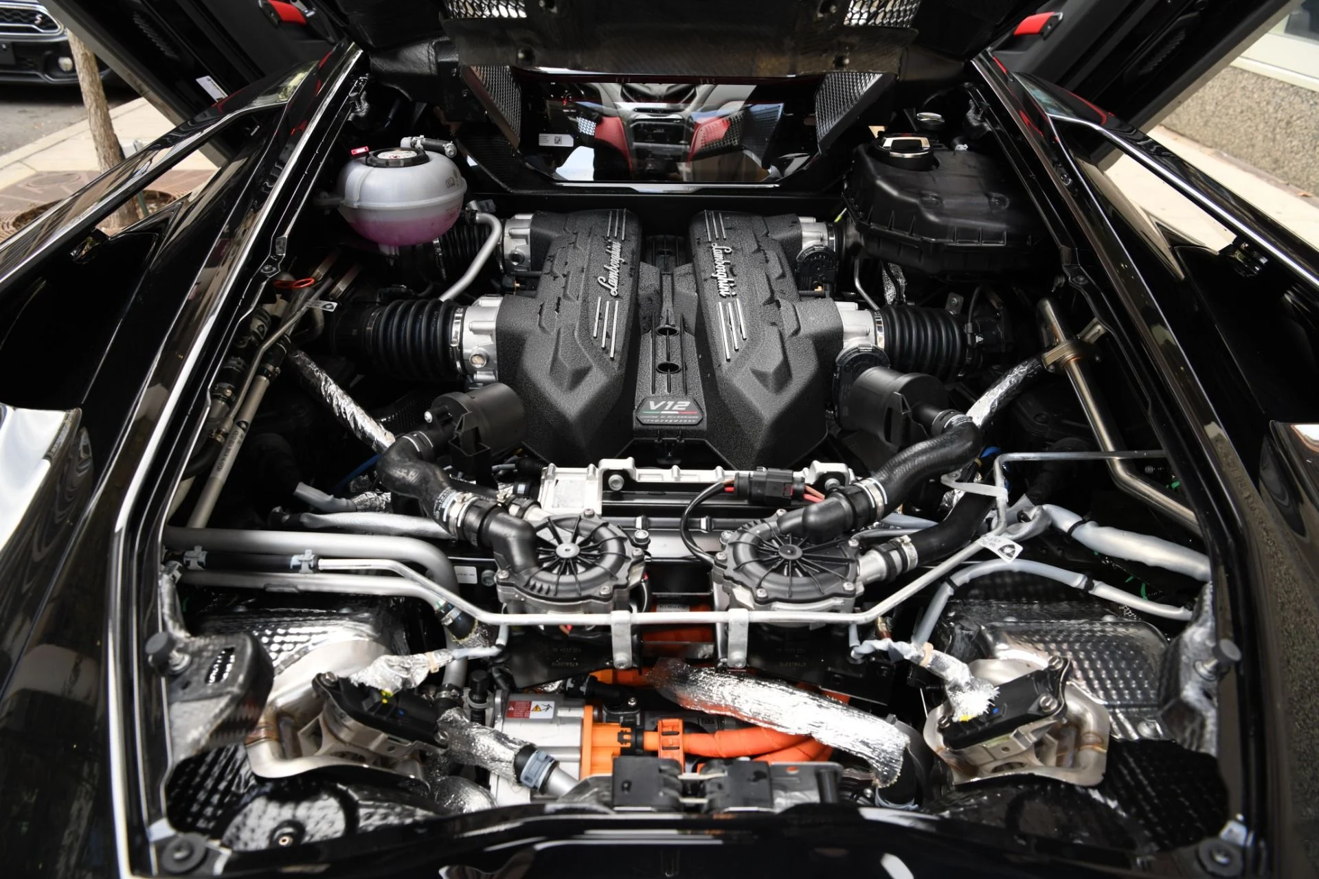 mph032_219923654_Used_2024_Lamborghini_Revuelto_1730140487_ec72bf23a1