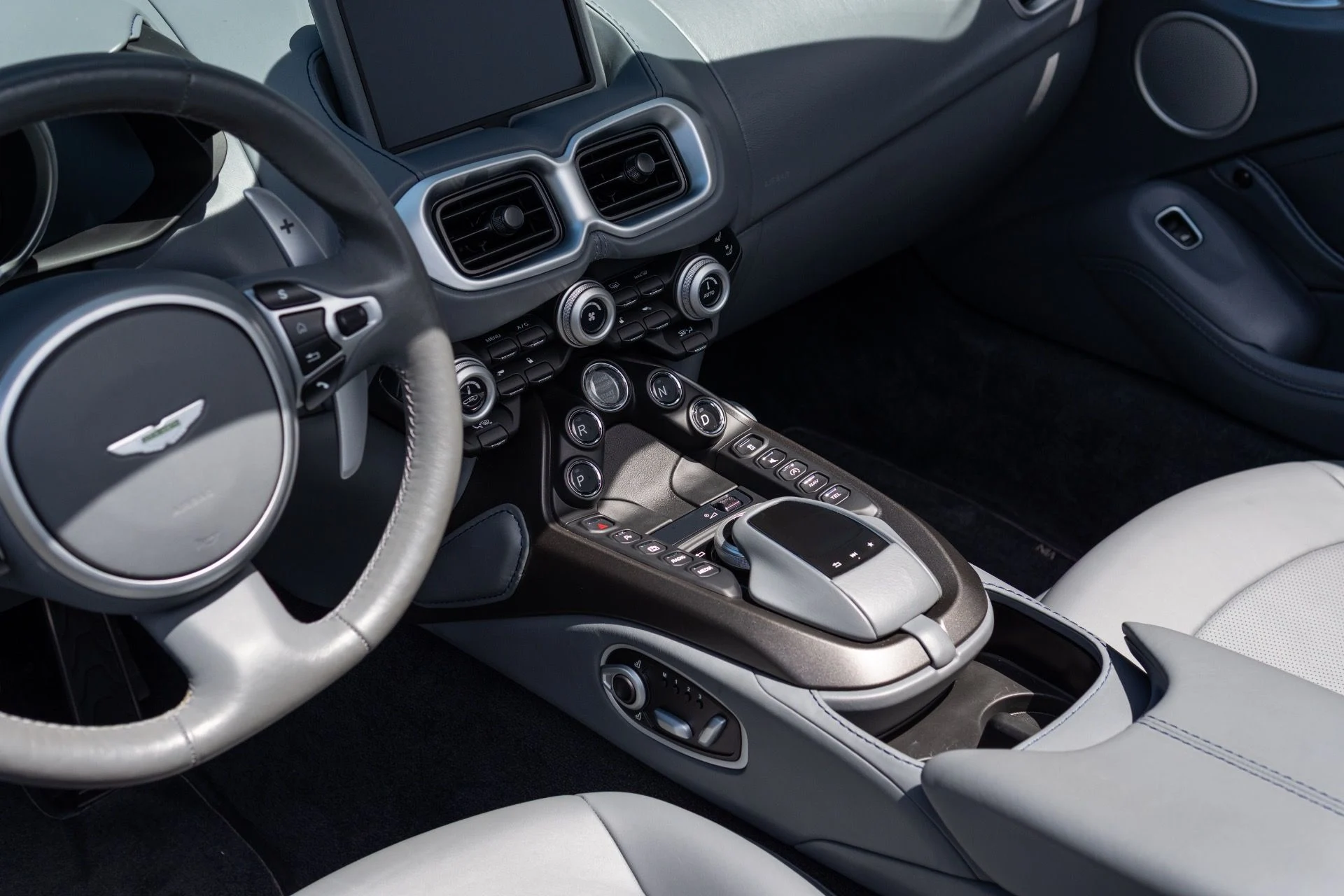 mph032_2211728205_Used_2021_Aston_Martin_Vantage_1774065878_c37436c48b