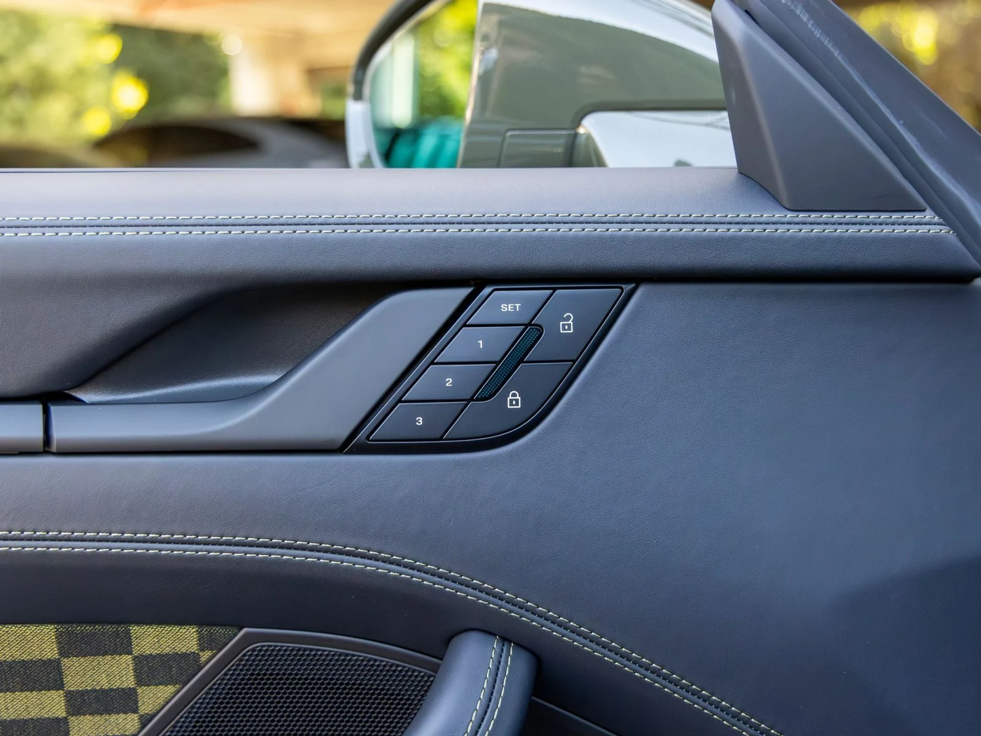 mph032_2214188401_33_7d64925501