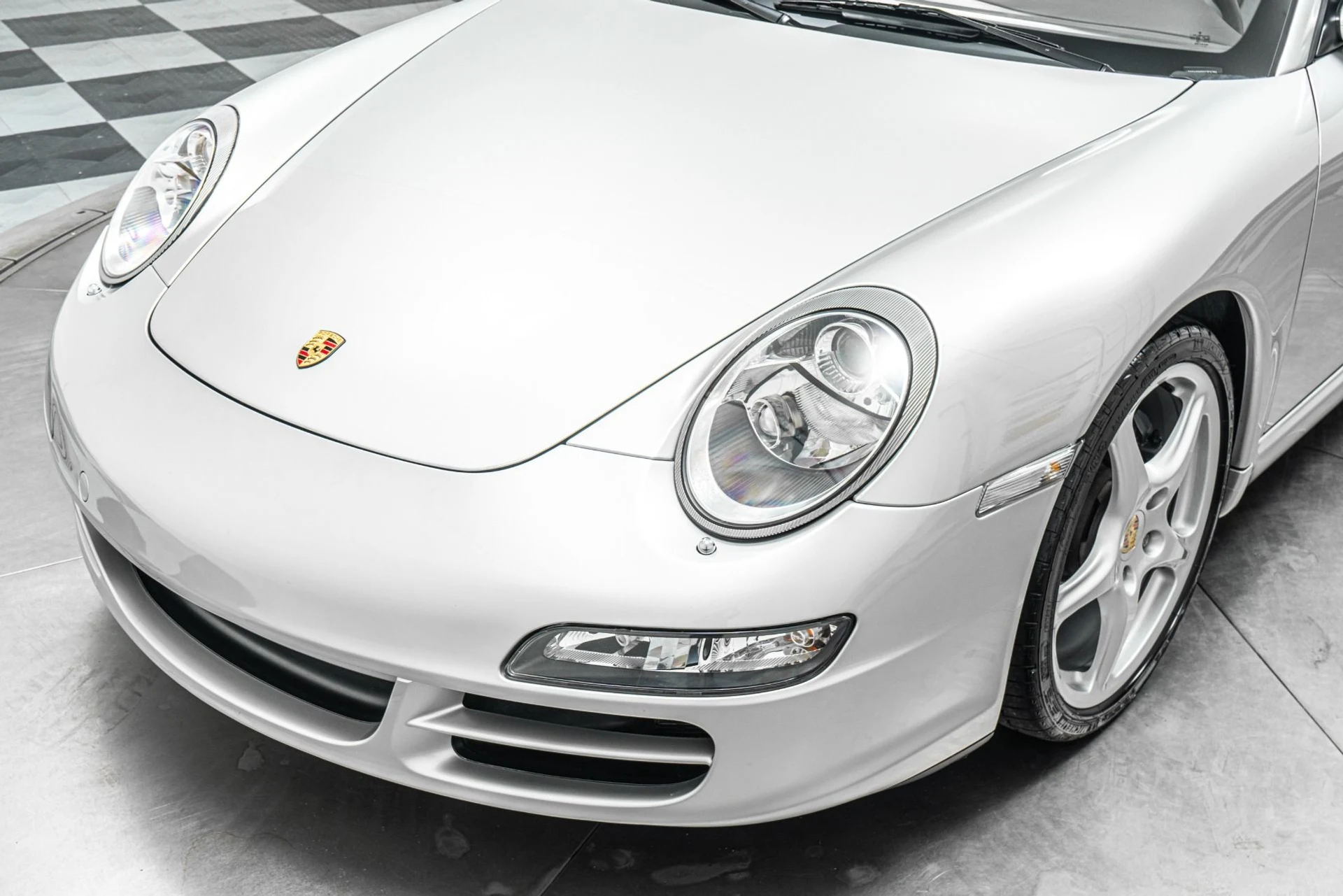 mph032_2230302542_Used_2005_Porsche_911_Carrera_1782410367_45234e15ca