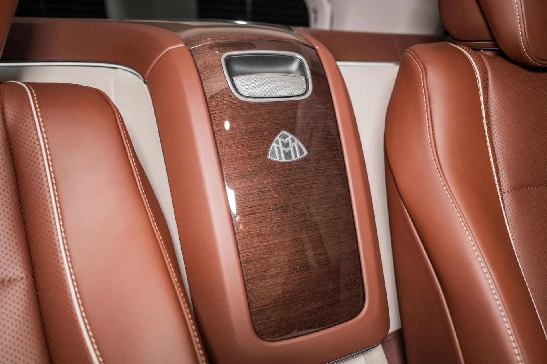 mph032_2234427371_Used_2022_Mercedes_Benz_GLS_Maybach_GLS_600_1761673303_961bd962cc