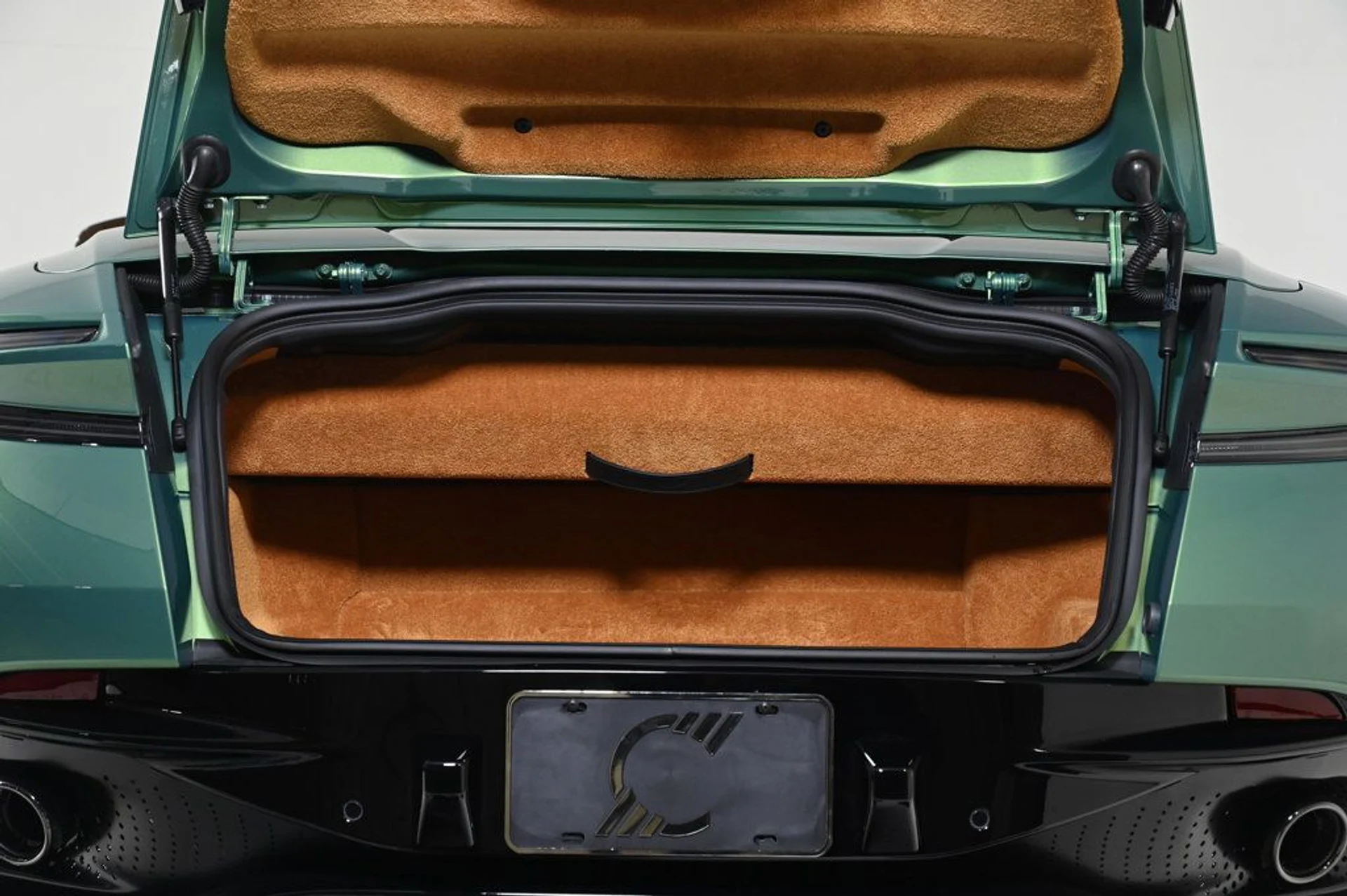 mph032_2238265621_new_2026_aston_martin_db12_volante_11350_23005551_32_1024_d9f296077f