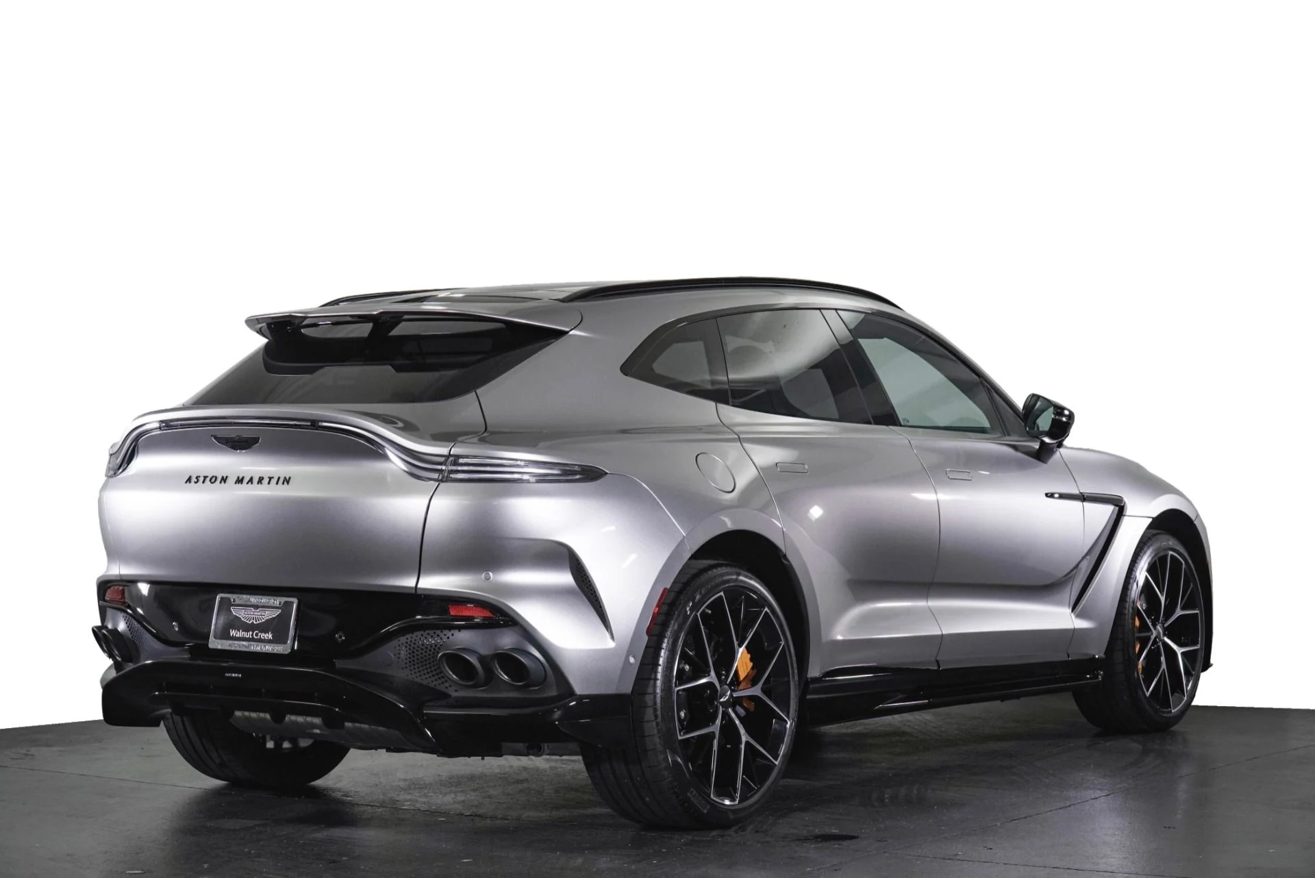 mph032_2259686521_Used_2025_Aston_Martin_DBX_707_1792739128_21d1b0a170