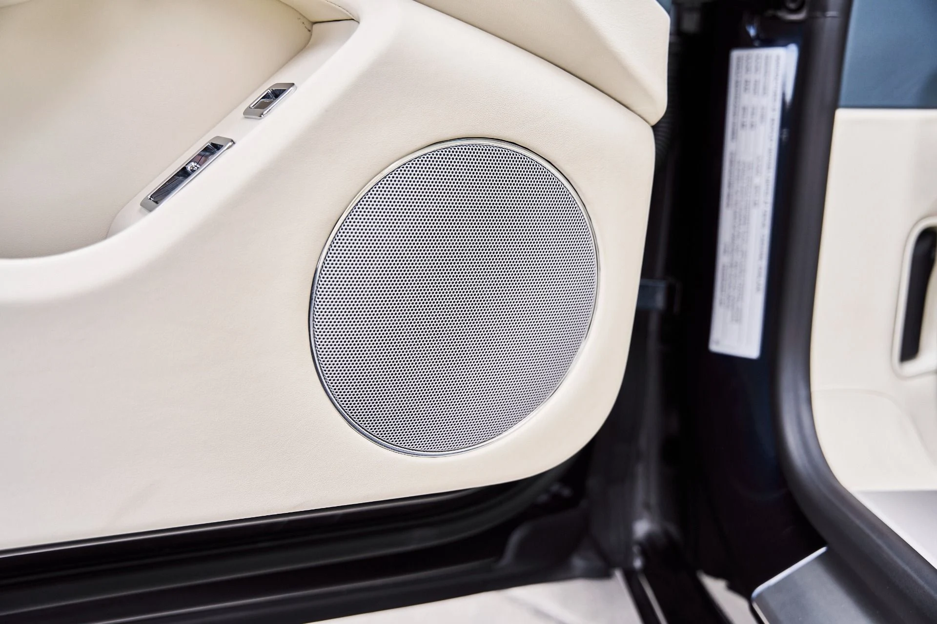 mph032_2262579703_Used_2021_Bentley_Flying_Spur_V8_1779867090_60febee391