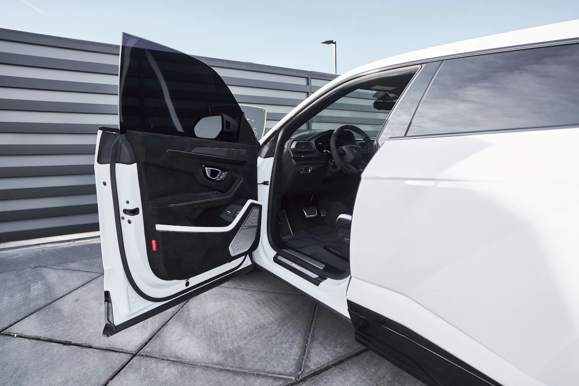 mph032_2264113491_Used_2024_Lamborghini_Urus_Performante_1764730710_d52a9d61a6