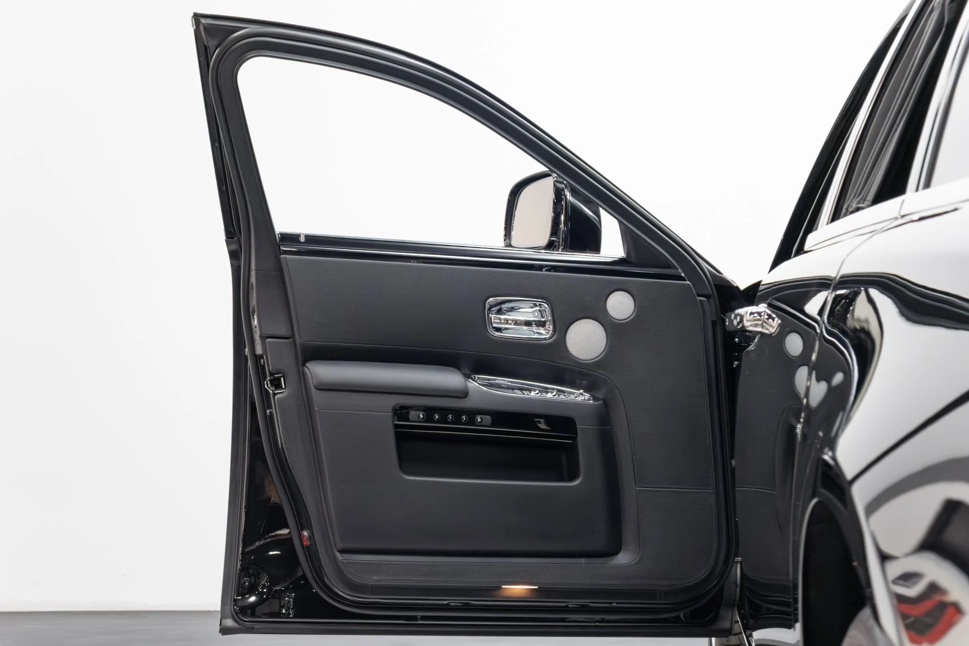 mph032_2265658818_Used_2011_Rolls_Royce_Ghost_Base_1762877304_b45cde9e88