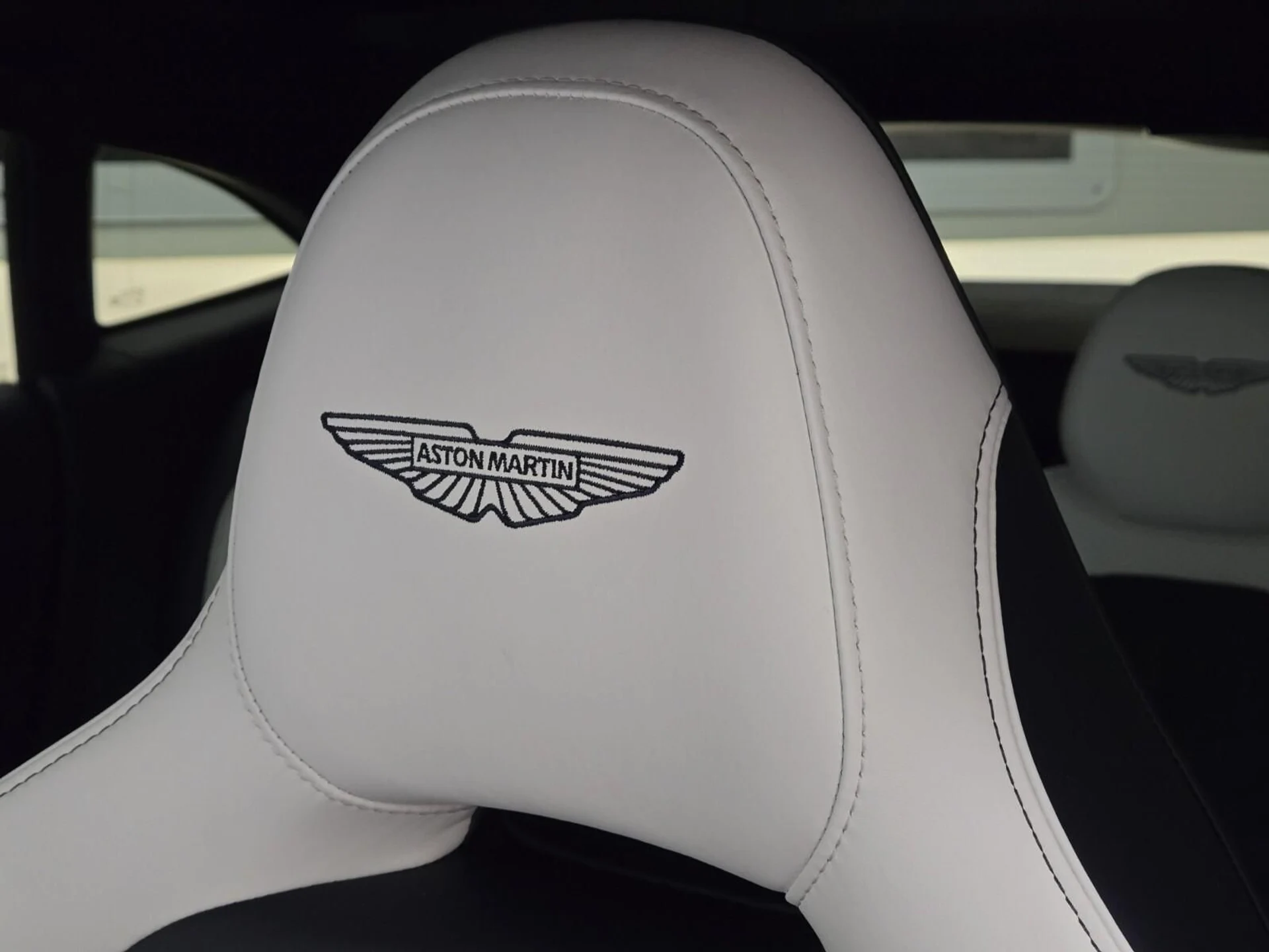 mph032_2283151433_New_2026_Aston_Martin_DBX_S_1780118659_27a1baec0c