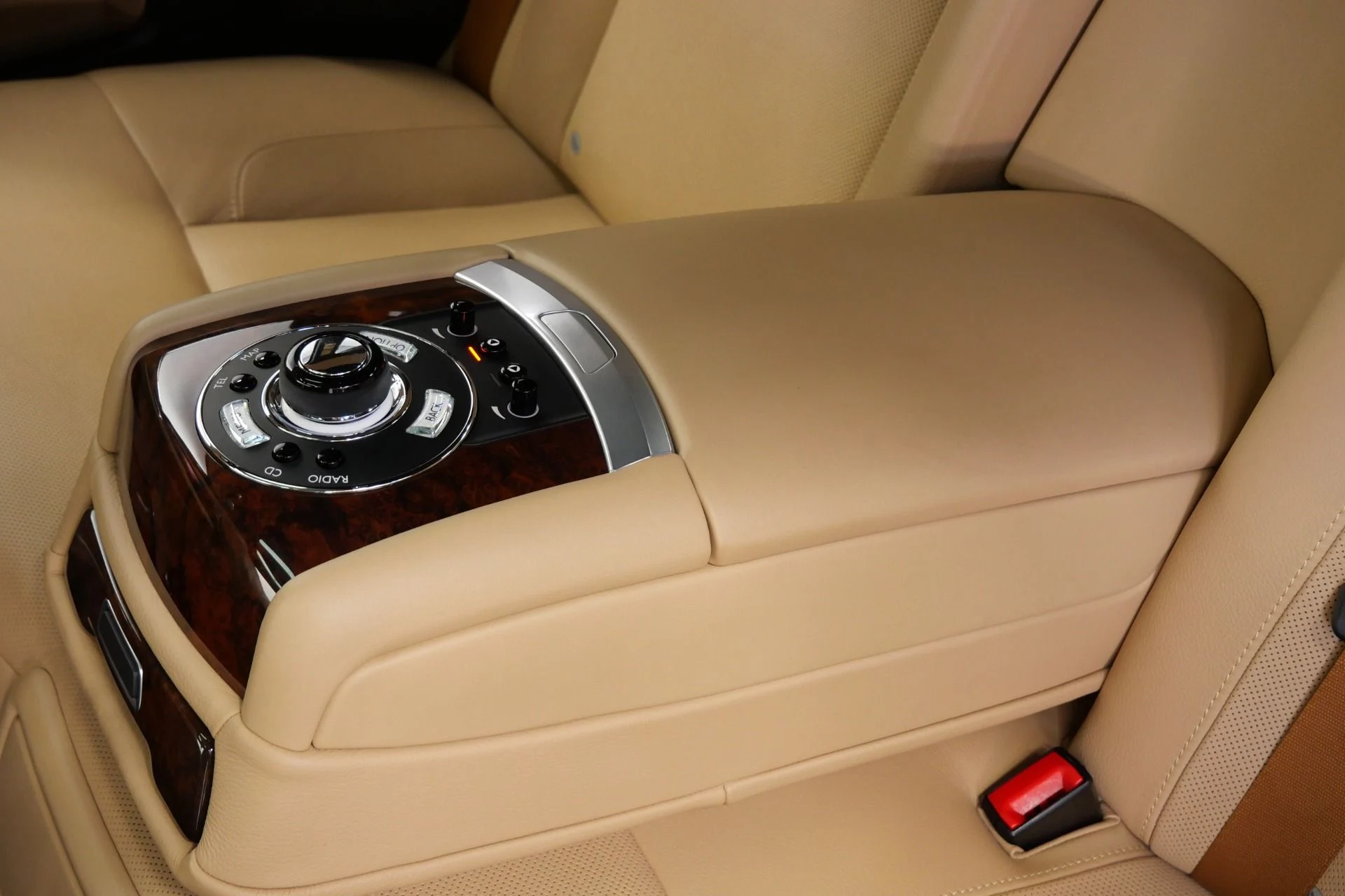 mph032_2296711478_Used_2013_Rolls_Royce_Ghost_Rear_Theatre_Configuration_Sunroof_Picnic_Tables_1765817779_3a23523d6d