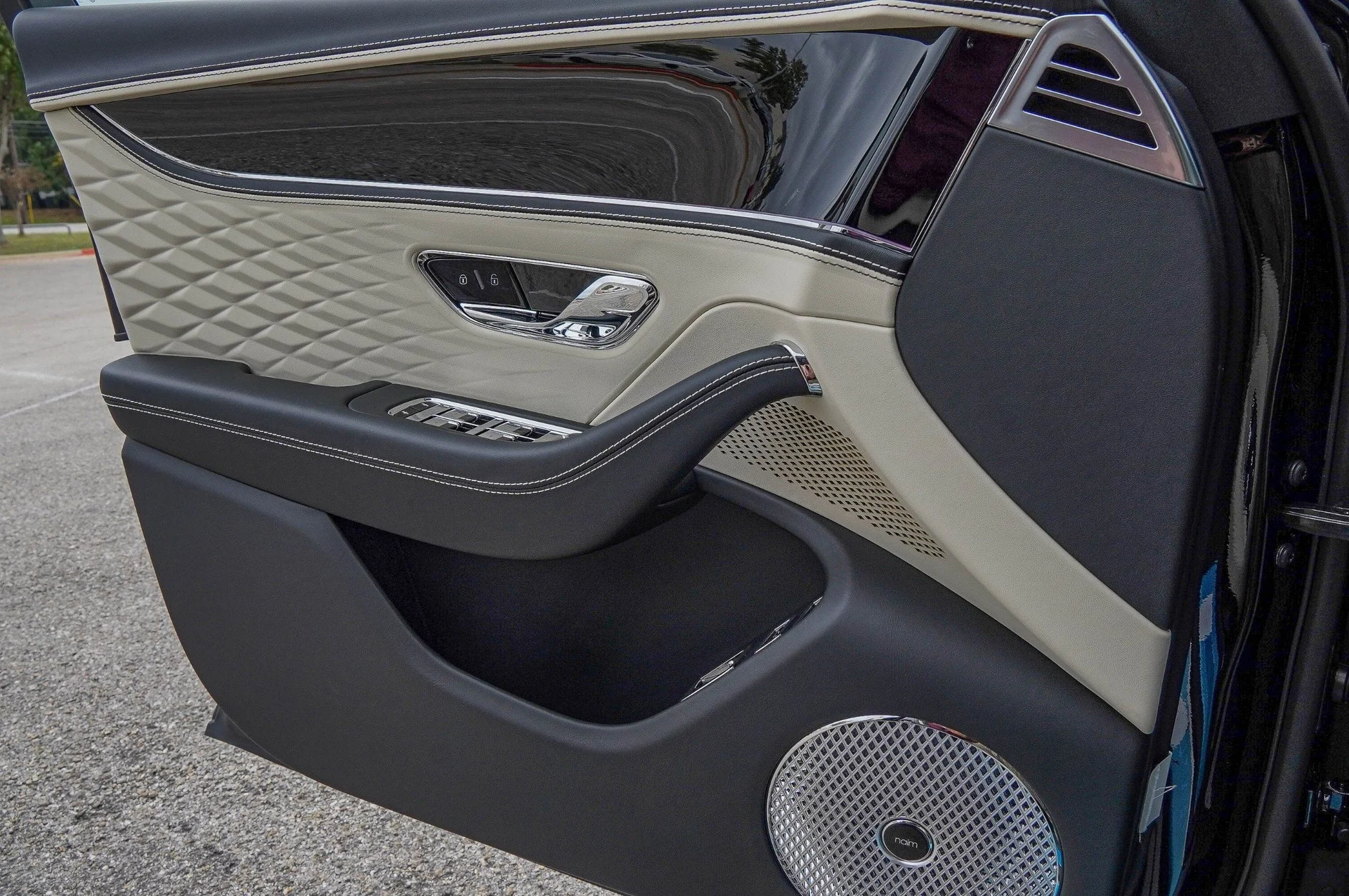 mph032_2297538399_Hi_Tech_Luxury_Imports_LLC_SCBBP_6_ZG_5_TC_026011_image_32_a0a32a89ee