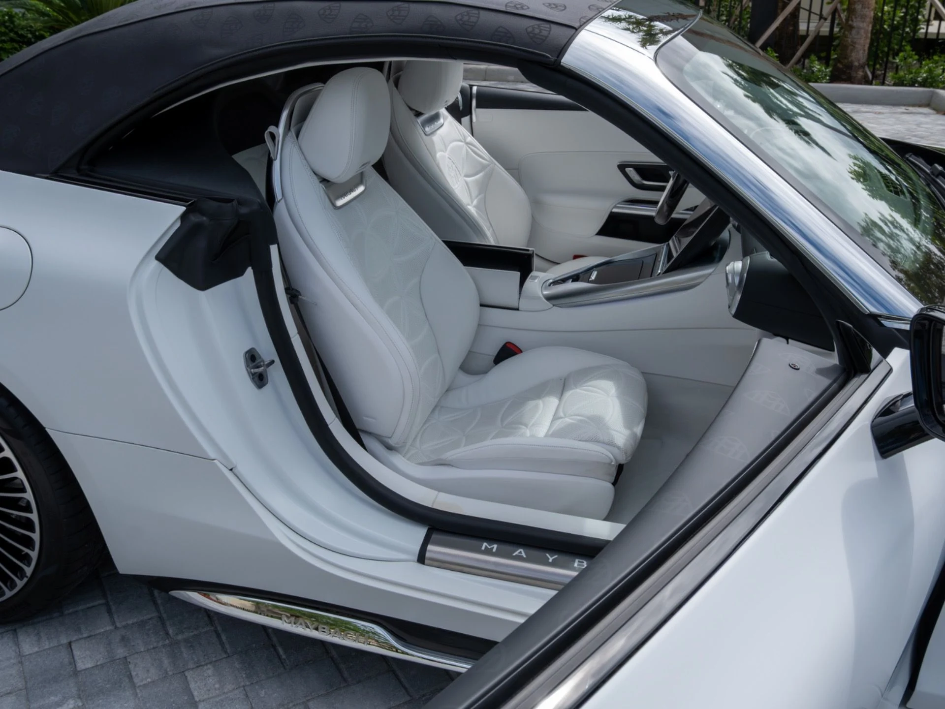 mph032_2303928608_Used_2026_Mercedes_Benz_SL_Maybach_SL_680_Monogram_Series_1775231660_2343f17314