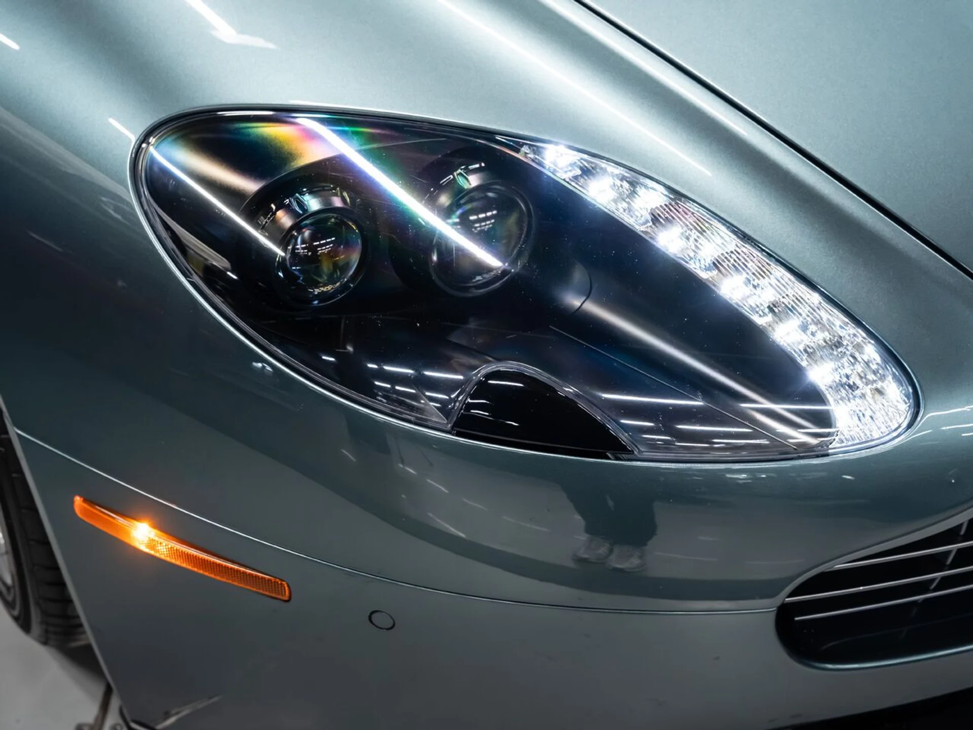 mph032_2305234000_aston_martin_v8_vantage_2015_89b406fa2c