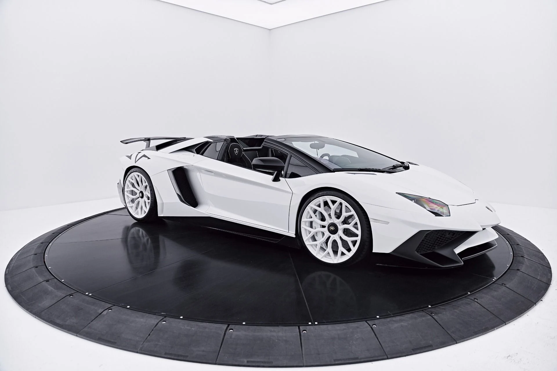 mph032_2306632525_Used_2016_Lamborghini_Aventador_LP_750_4_Super_Veloce_1785199426_d525ad6b39