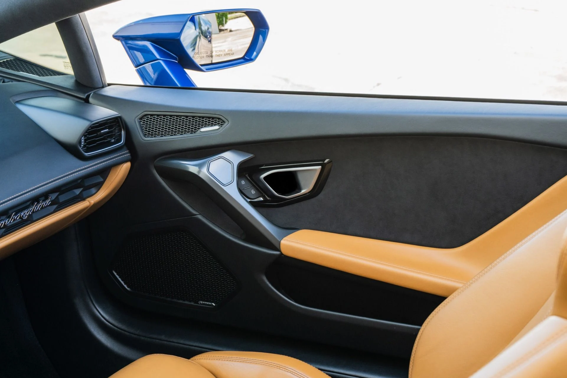 mph032_2307986635_Used_2018_Lamborghini_Huracan_LP_580_2_Spyder_1753307982_676b2ee77d