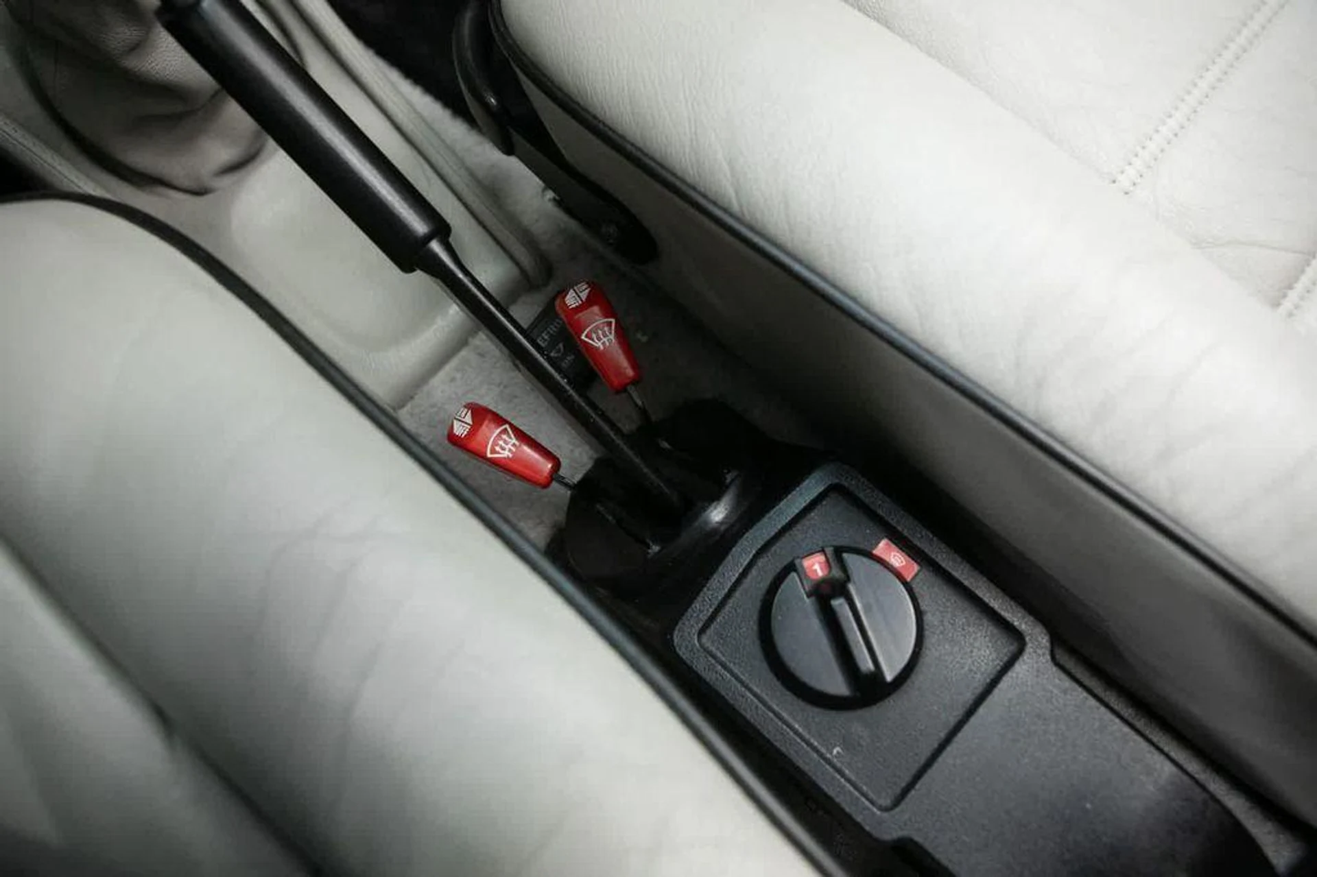 mph032_231579930_Luhd_Fw_Dc_Gf_V1_Uw_Uez_Xbf_Ty_LY_Vo0_7632422a8a