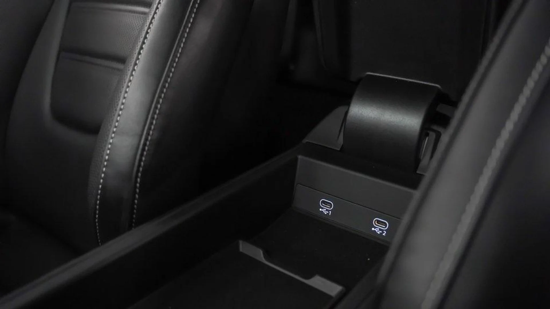 mph032_2318562460_4w_D_Es_X_Vh_FJ_Pkegy_D_Mo_Rfl_Gf_R_Lg_89f14d25aa