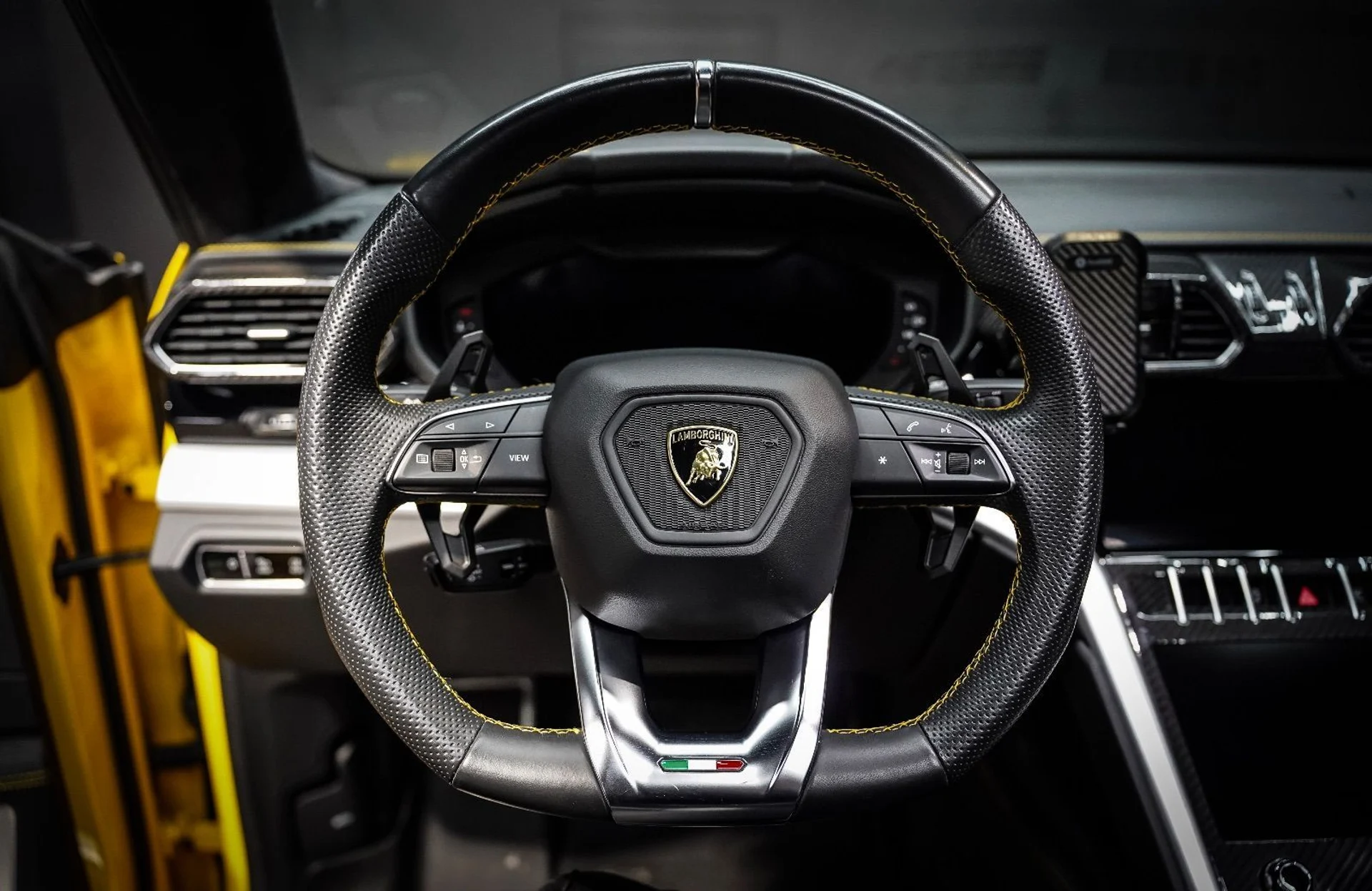mph032_232280884_37414663_03395_2020_lamborghini_urus_040_dce831f9fa