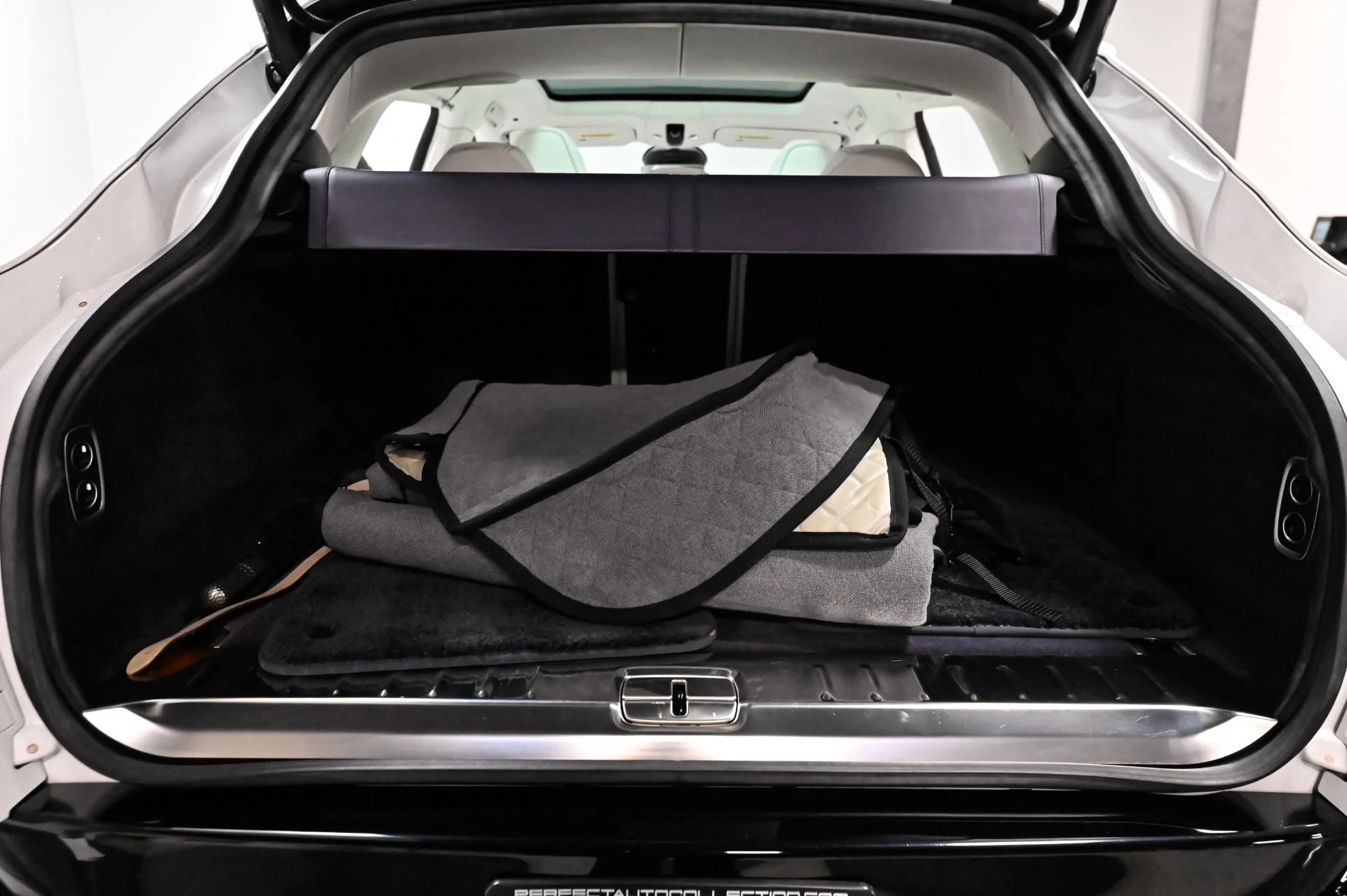 mph032_2323420422_Used_2023_Aston_Martin_DBX_707_1791313494_e0f15f740a