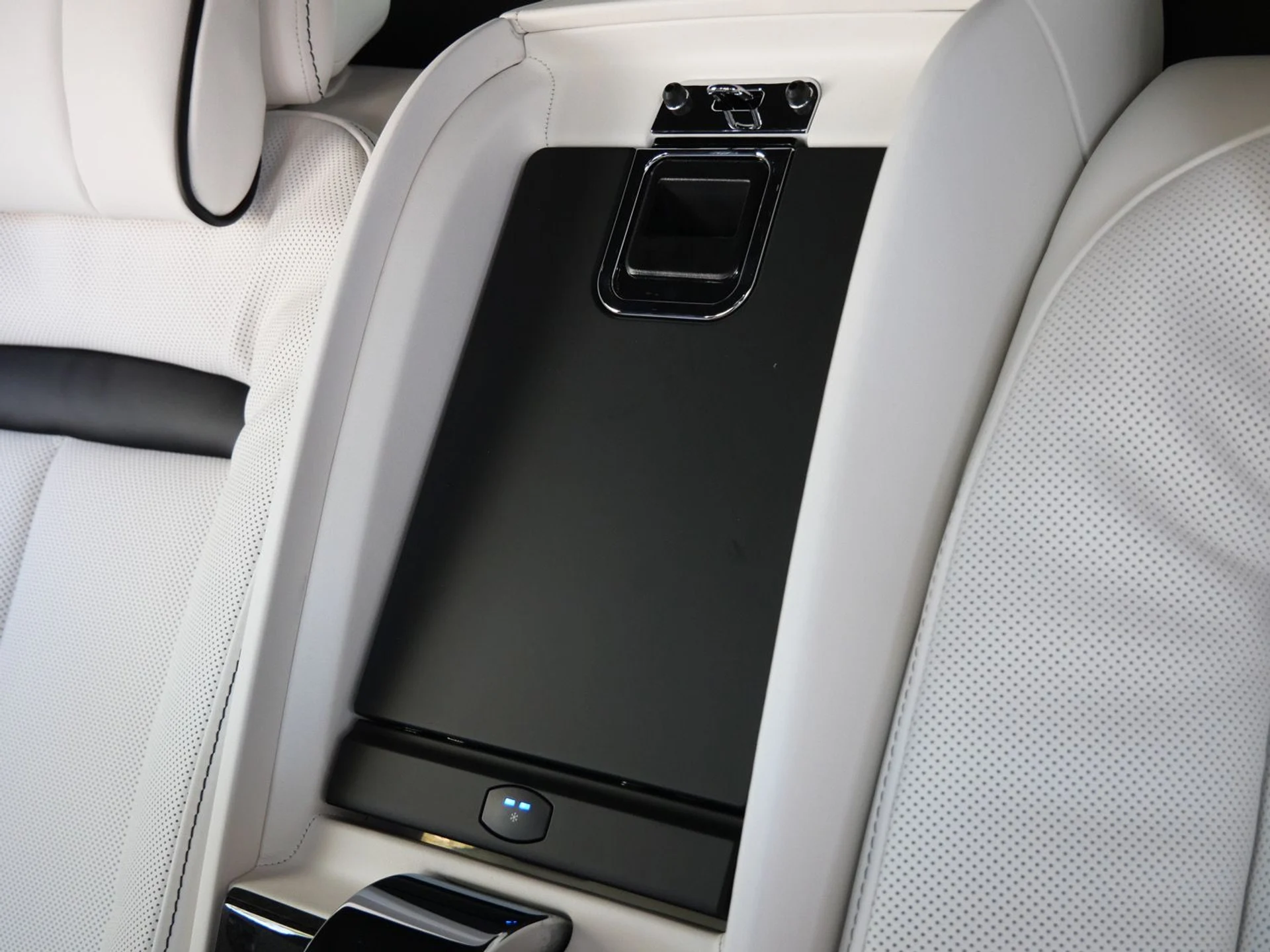 mph032_2325303440_1c602b76bd646574a0bc74d76bb939cax_fb17cf844b