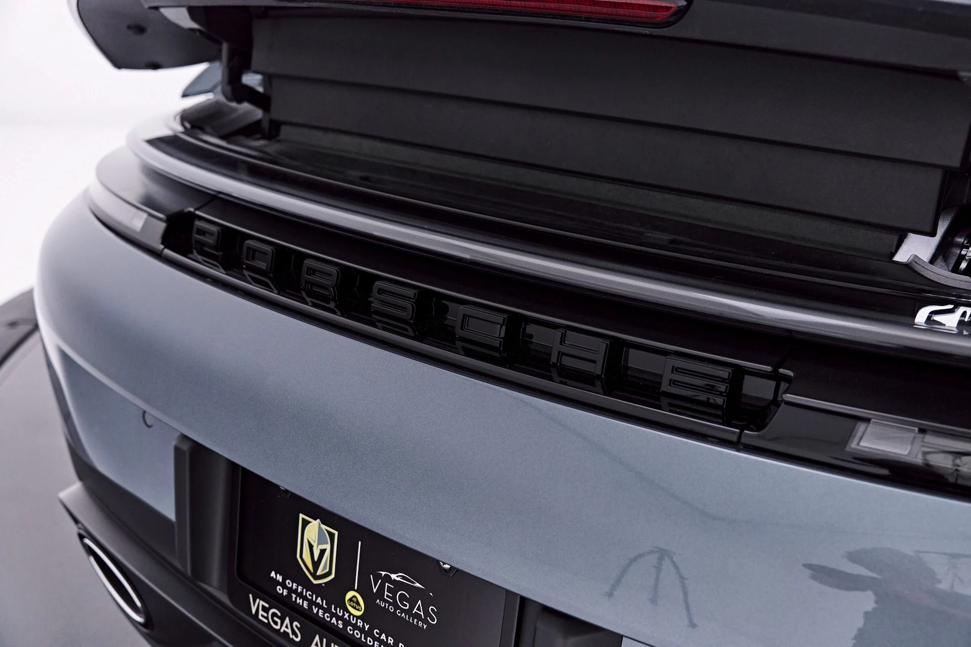 mph032_2328047189_Used_2025_Porsche_911_Carrera_1777504782_80b77af1aa