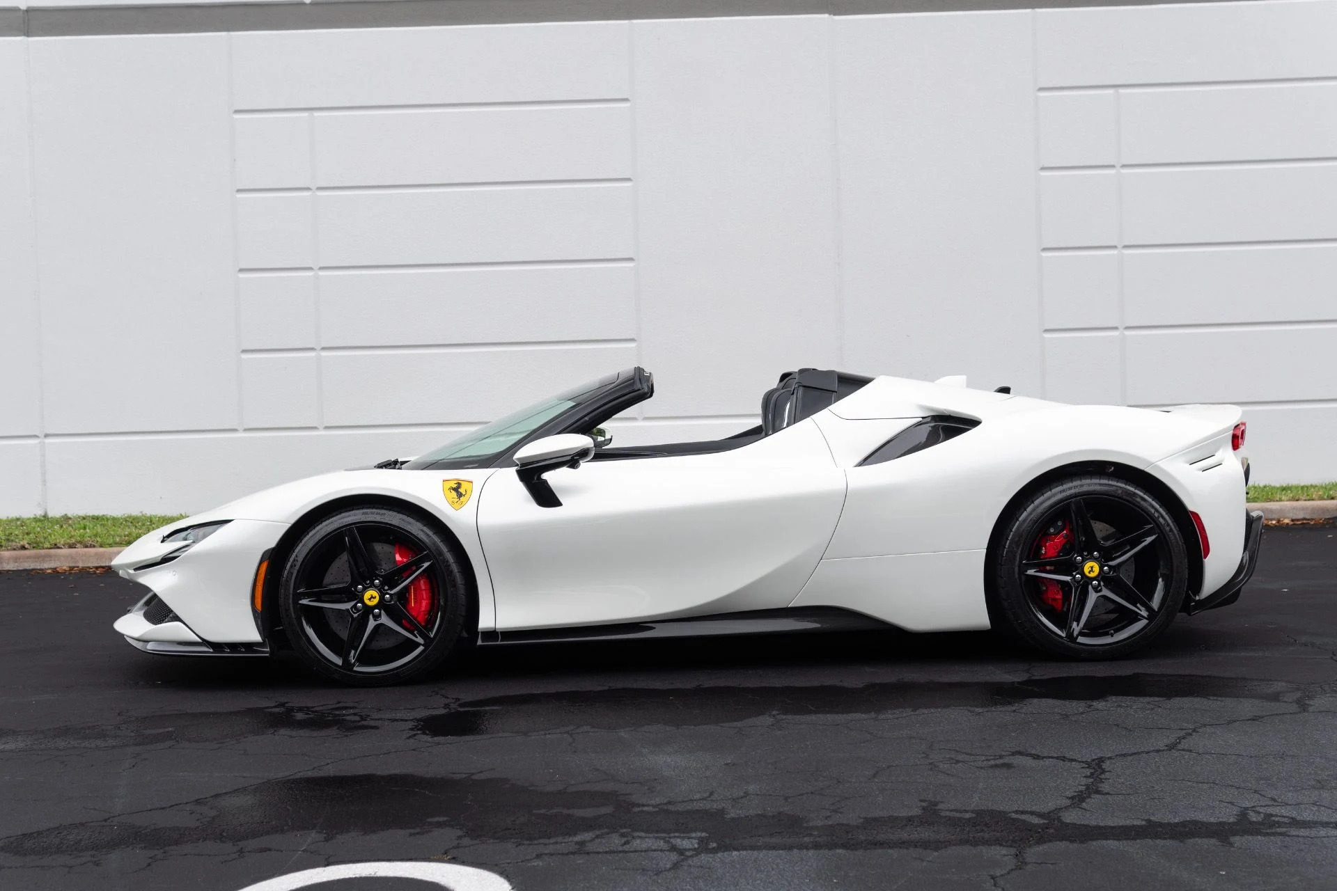 mph032_2336097269_Used_2024_Ferrari_SF_90_Spider_1775624639_0a338afbf6